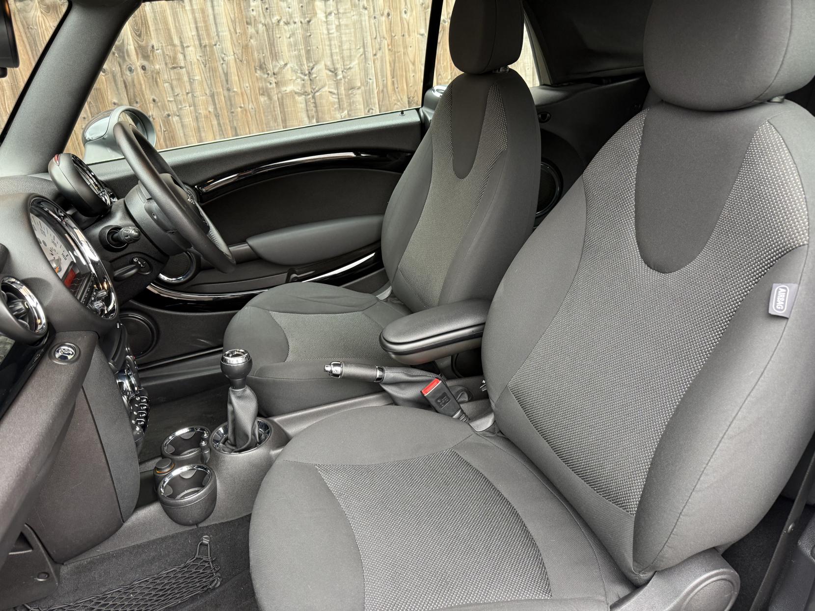 MINI Convertible 1.6 Cooper Convertible 2dr Petrol Manual Euro 6 (s/s) (122 ps)