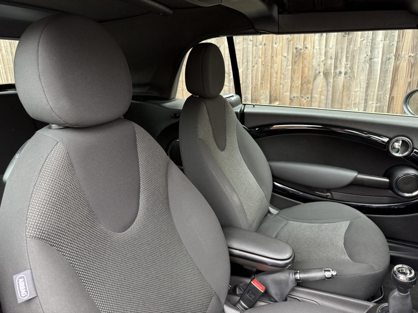 MINI Convertible 1.6 Cooper Convertible 2dr Petrol Manual Euro 6 (s/s) (122 ps)