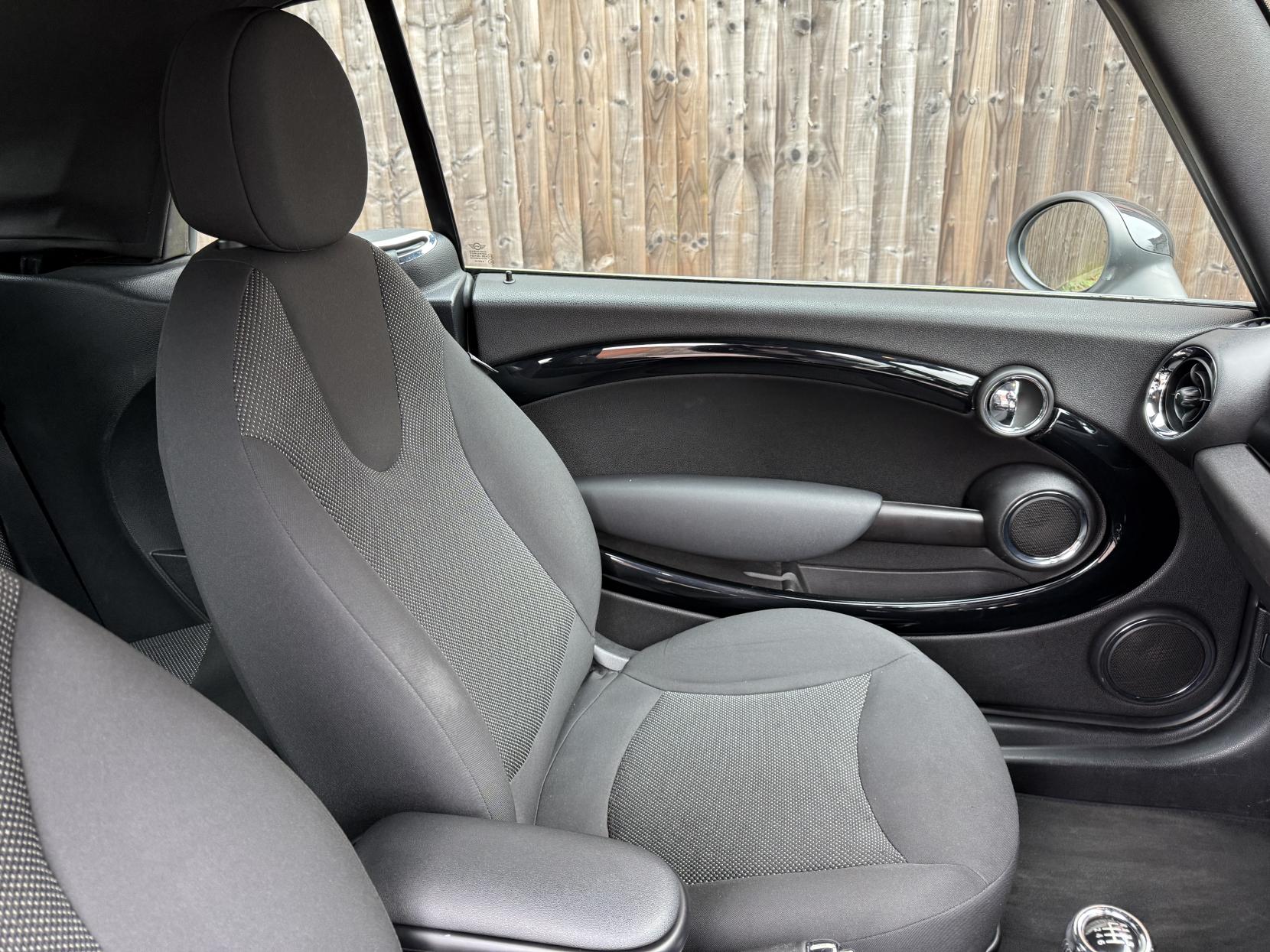 MINI Convertible 1.6 Cooper Convertible 2dr Petrol Manual Euro 6 (s/s) (122 ps)