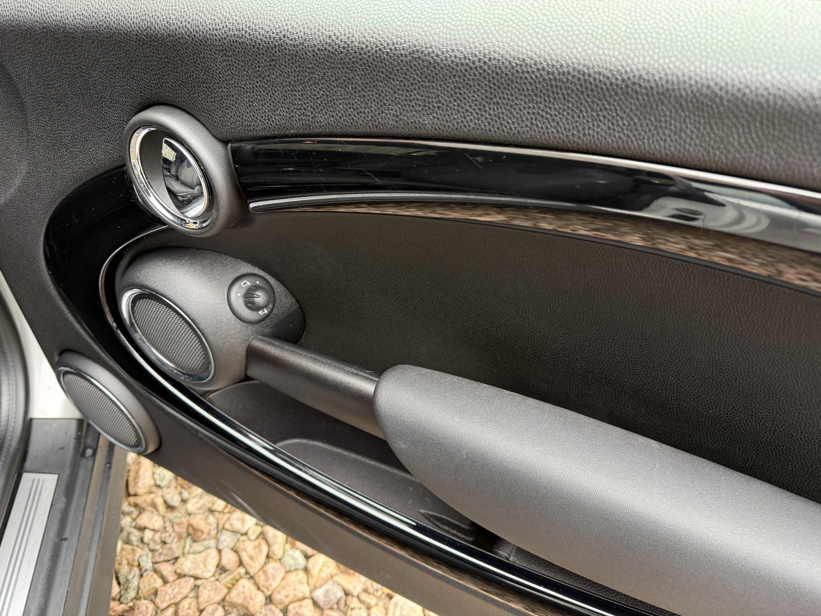 MINI Convertible 1.6 Cooper Convertible 2dr Petrol Manual Euro 6 (s/s) (122 ps)