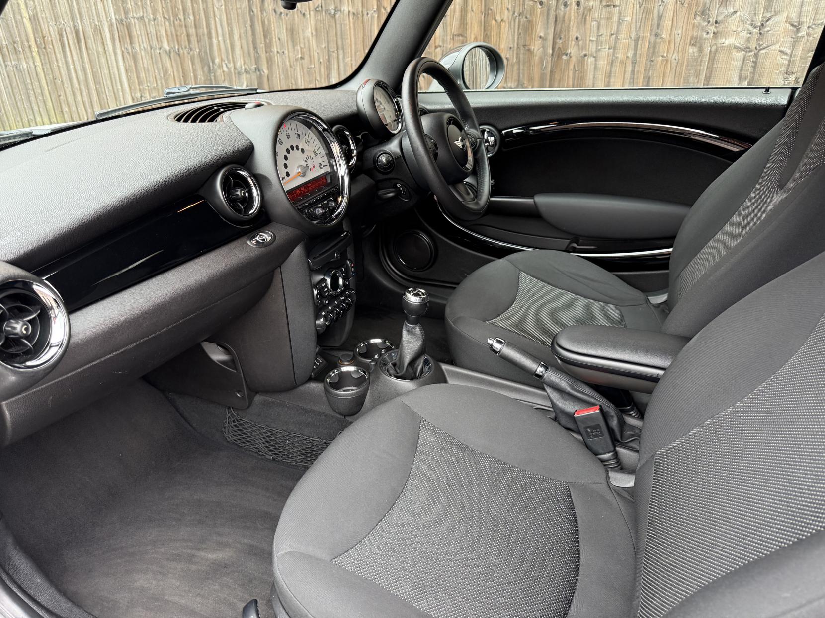 MINI Convertible 1.6 Cooper Convertible 2dr Petrol Manual Euro 6 (s/s) (122 ps)