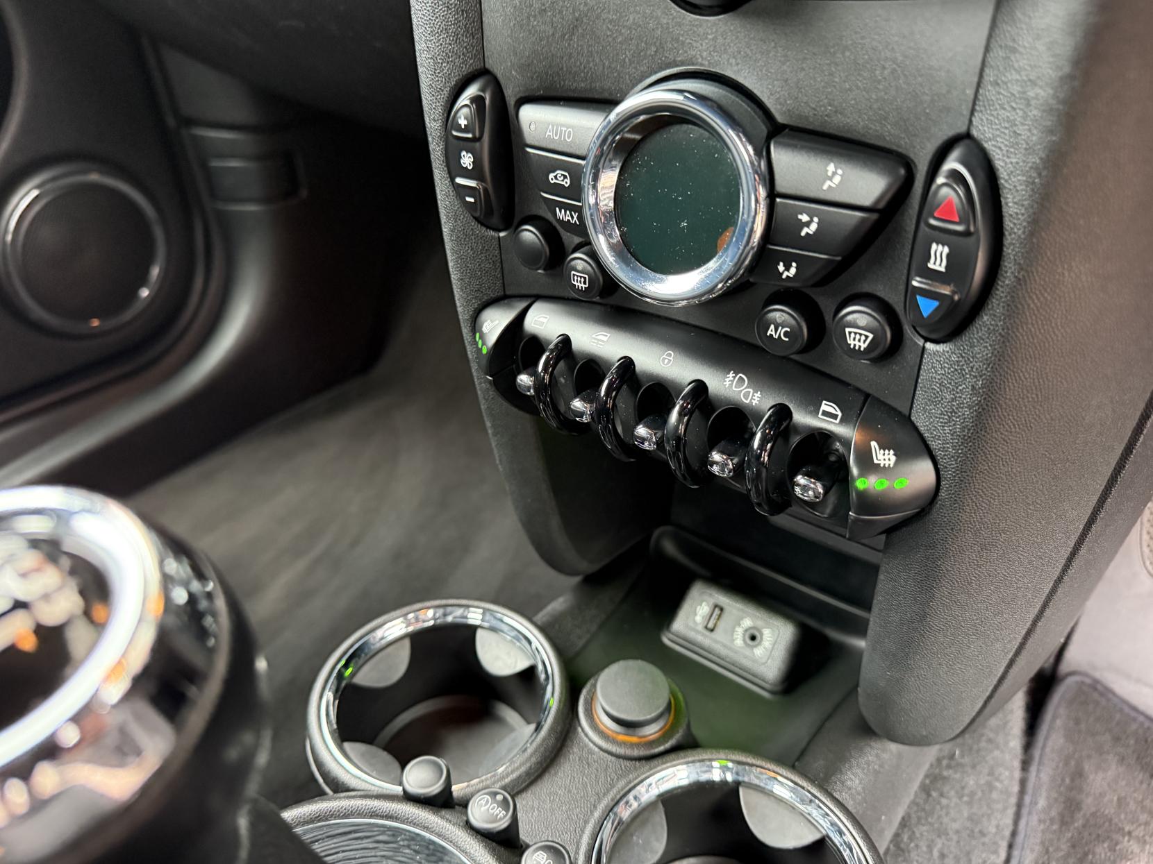 MINI Convertible 1.6 Cooper Convertible 2dr Petrol Manual Euro 6 (s/s) (122 ps)