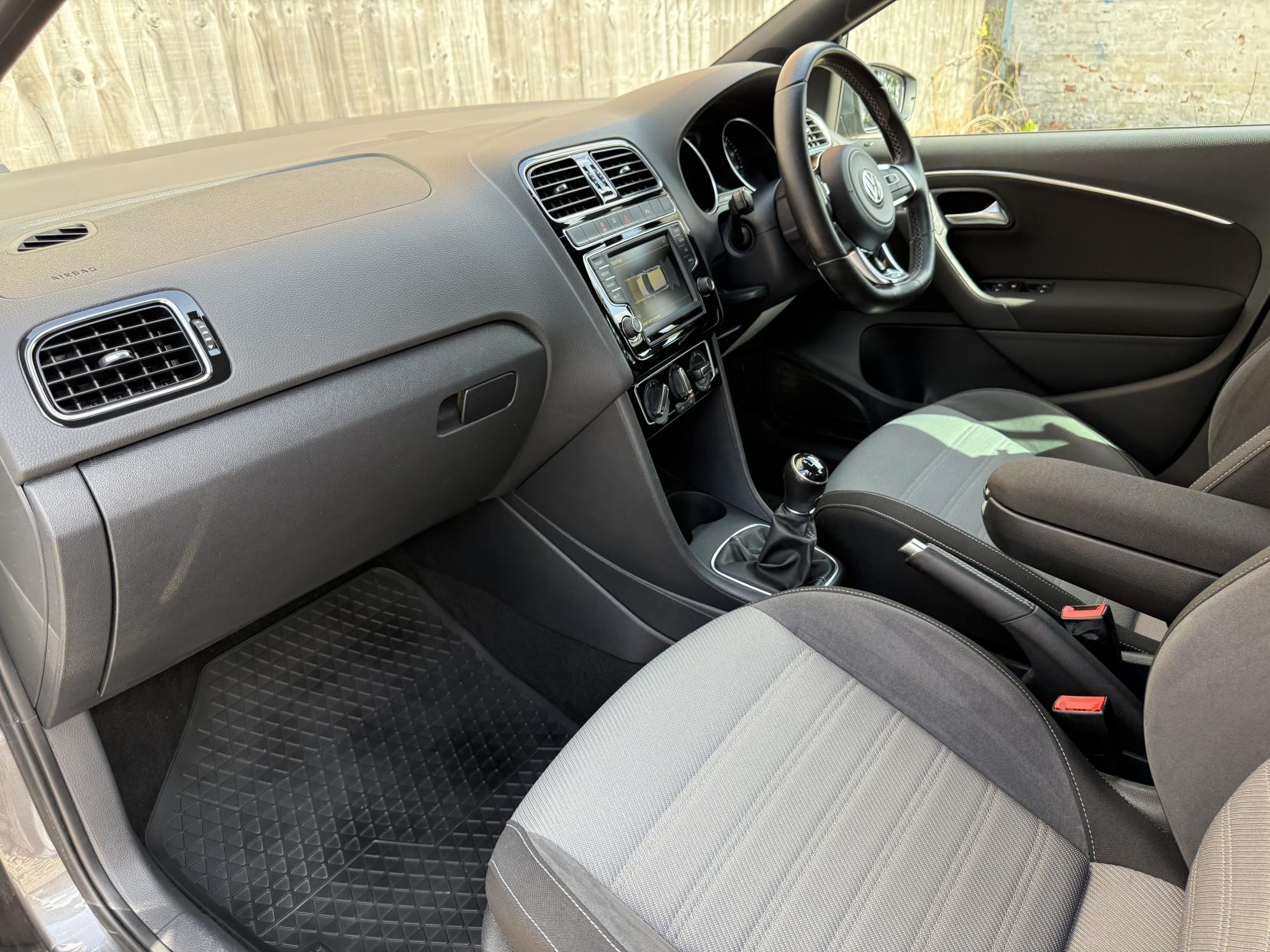 Volkswagen Polo 1.4 TDI BlueMotion Tech R-Line Hatchback 5dr Diesel Manual Euro 6 (s/s) (90 ps)