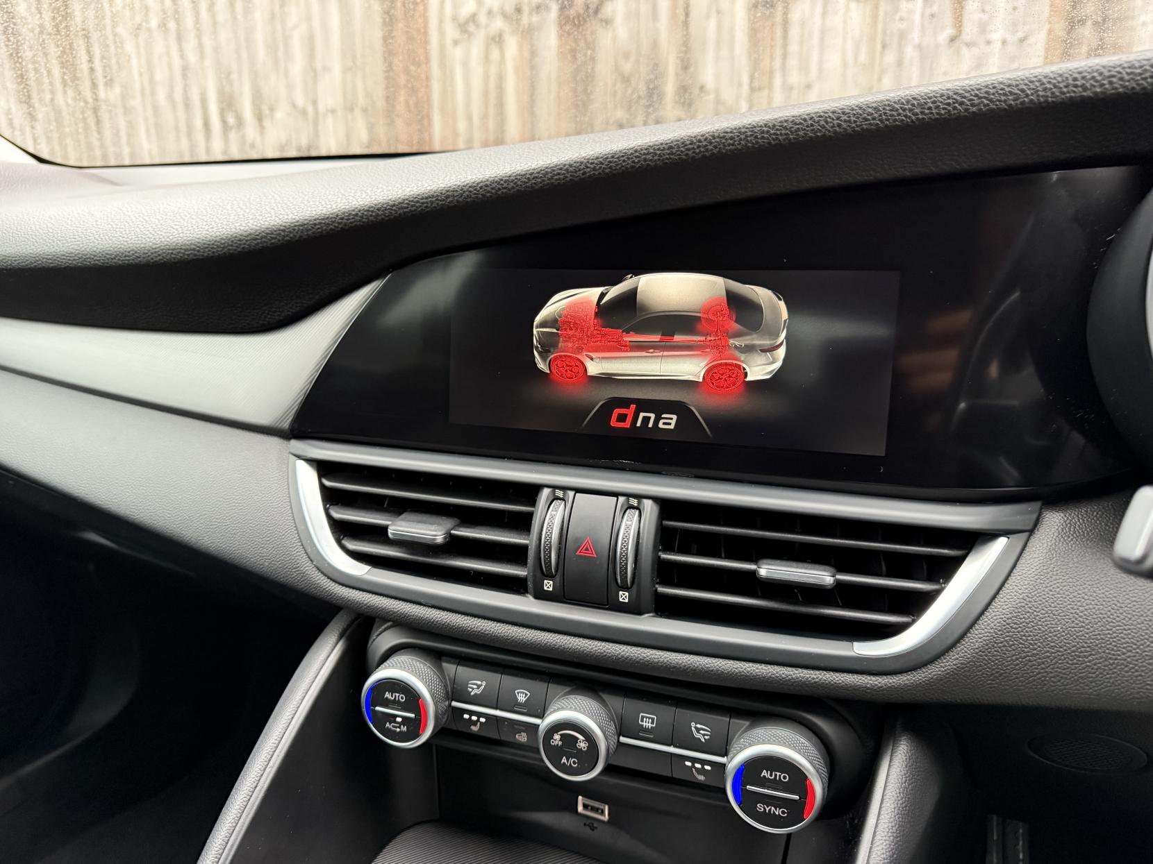 Alfa Romeo Giulia 2.0T Veloce Saloon 4dr Petrol Auto Euro 6 (s/s) (280 ps)