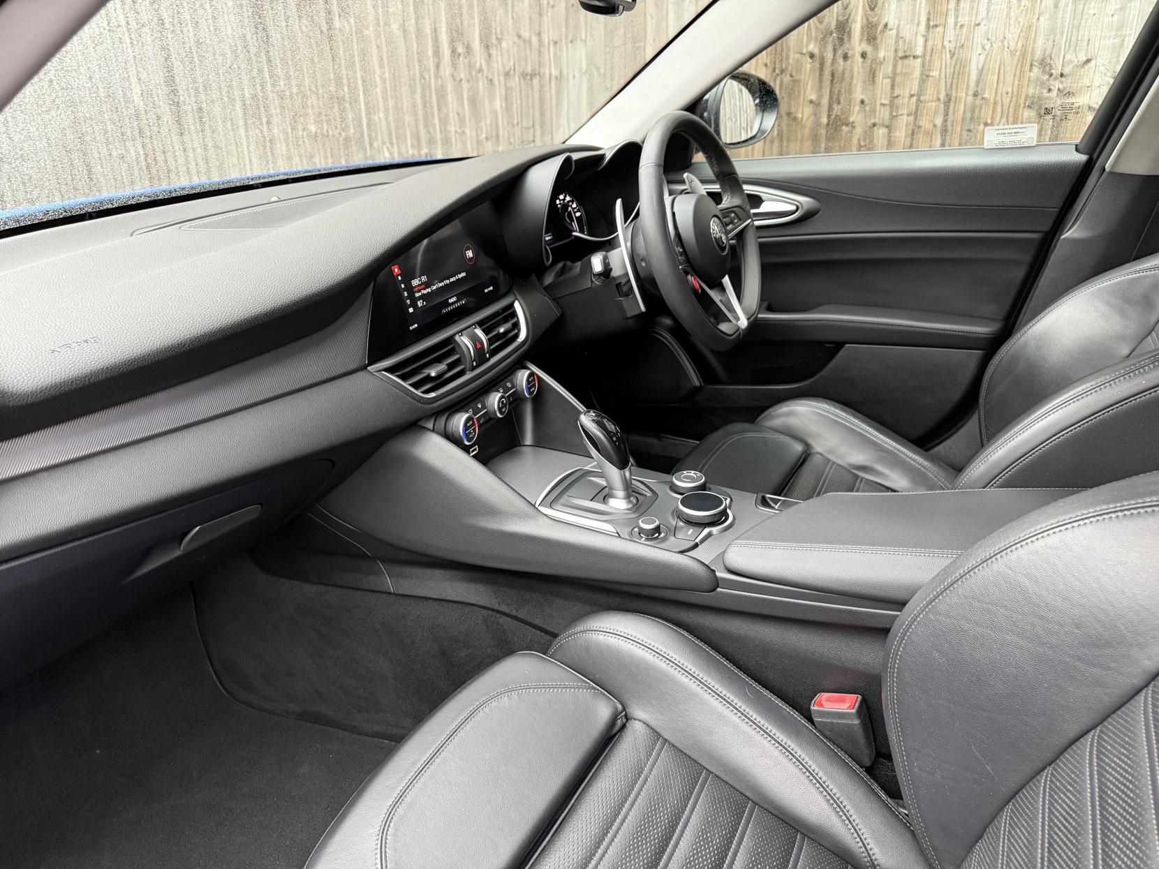 Alfa Romeo Giulia 2.0T Veloce Saloon 4dr Petrol Auto Euro 6 (s/s) (280 ps)