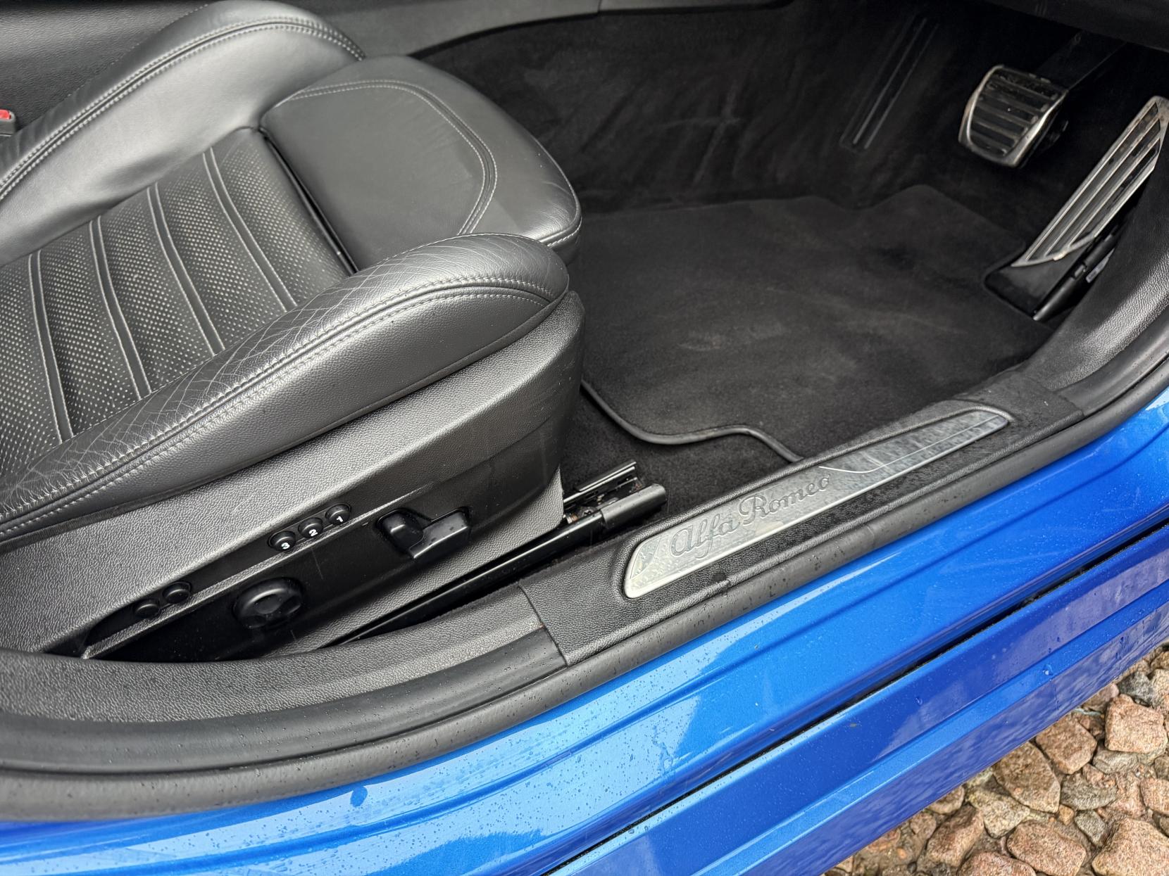 Alfa Romeo Giulia 2.0T Veloce Saloon 4dr Petrol Auto Euro 6 (s/s) (280 ps)