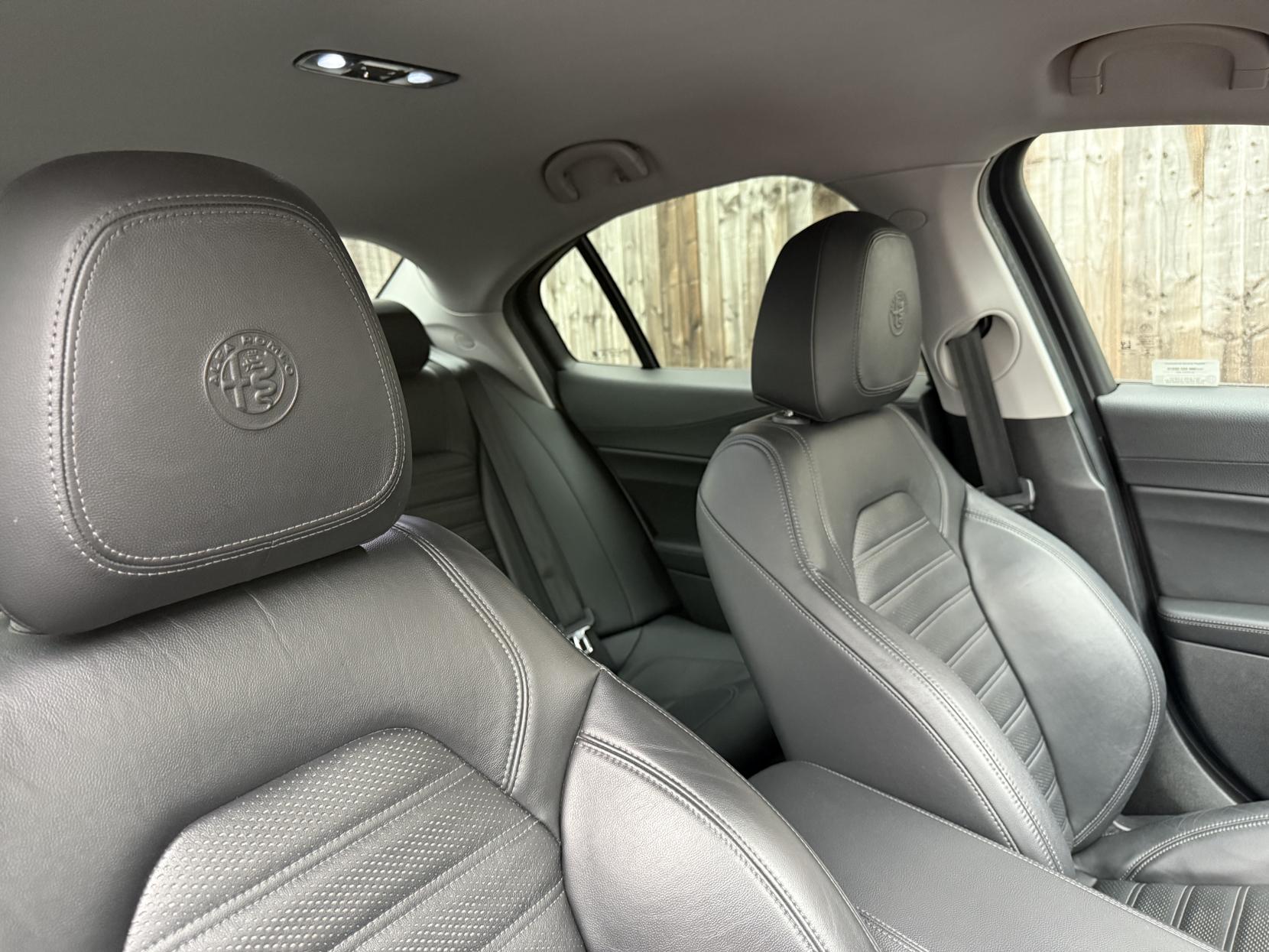 Alfa Romeo Giulia 2.0T Veloce Saloon 4dr Petrol Auto Euro 6 (s/s) (280 ps)