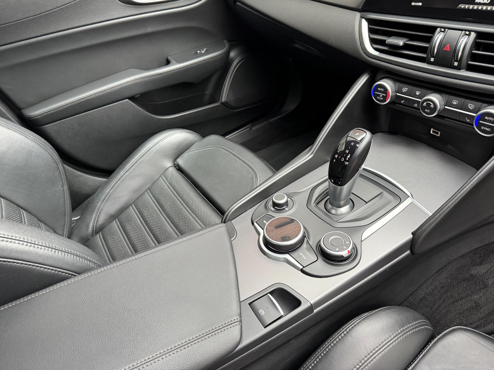 Alfa Romeo Giulia 2.0T Veloce Saloon 4dr Petrol Auto Euro 6 (s/s) (280 ps)