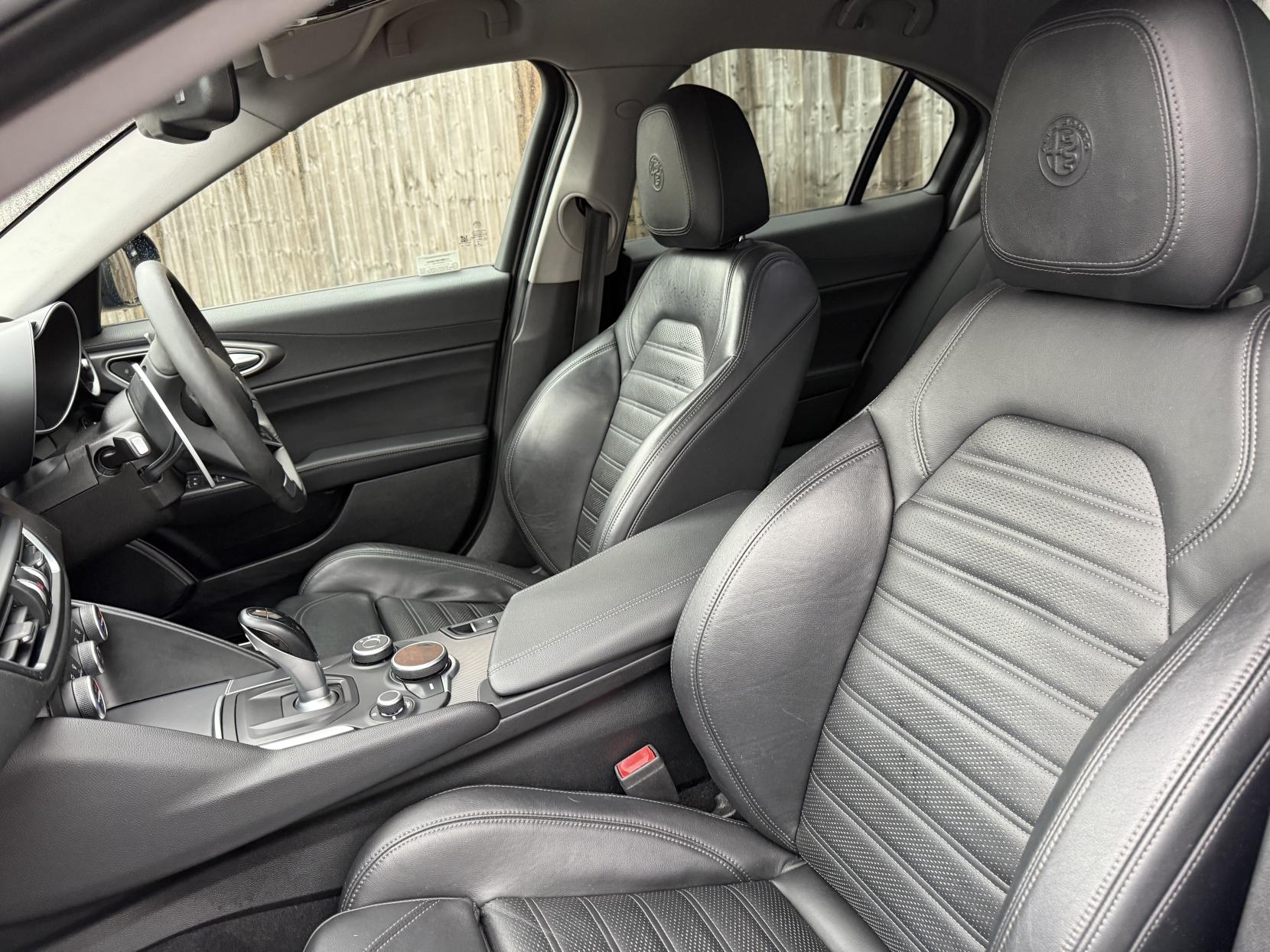 Alfa Romeo Giulia 2.0T Veloce Saloon 4dr Petrol Auto Euro 6 (s/s) (280 ps)