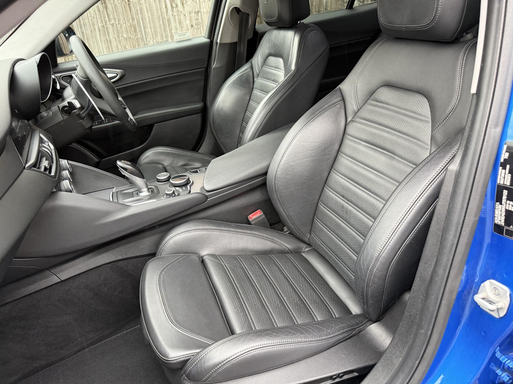 Alfa Romeo Giulia 2.0T Veloce Saloon 4dr Petrol Auto Euro 6 (s/s) (280 ps)