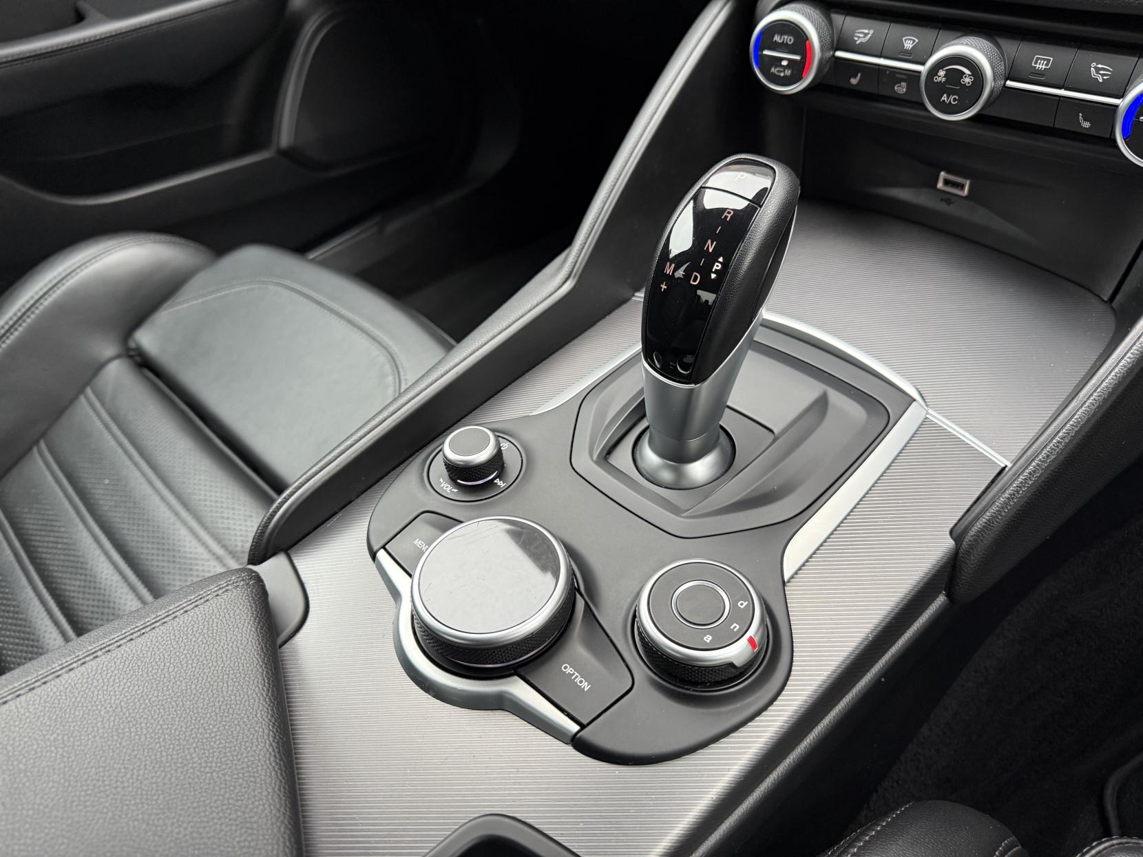 Alfa Romeo Giulia 2.0T Veloce Saloon 4dr Petrol Auto Euro 6 (s/s) (280 ps)