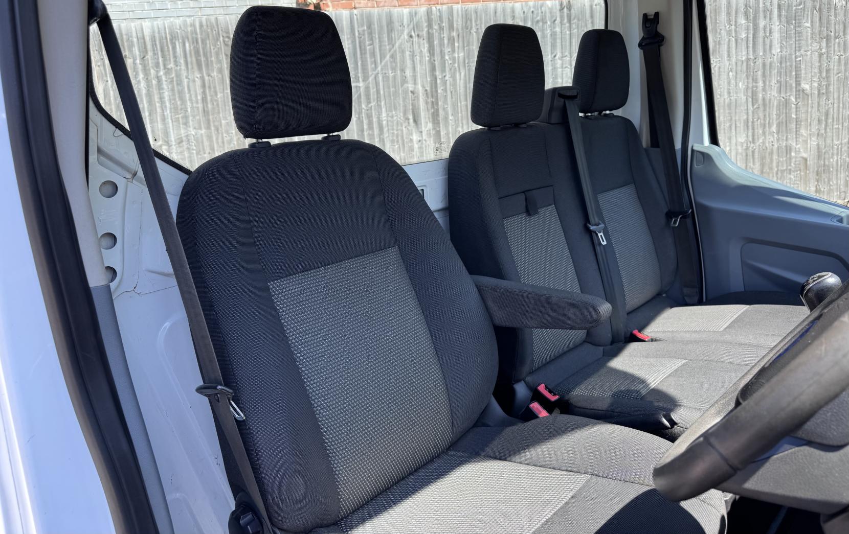 Ford Transit 2.2 TDCi 350 Chassis Cab 2dr Diesel Manual RWD L4 H1 Euro 5 (DRW) (125 ps)