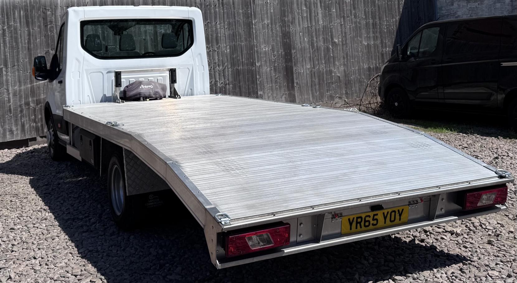 Ford Transit 2.2 TDCi 350 Chassis Cab 2dr Diesel Manual RWD L4 H1 Euro 5 (DRW) (125 ps)