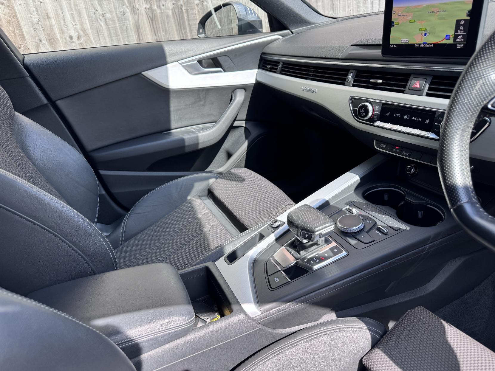 Audi A4 Avant 2.0 TDI S line Estate 5dr Diesel S Tronic quattro Euro 6 (s/s) (190 ps)