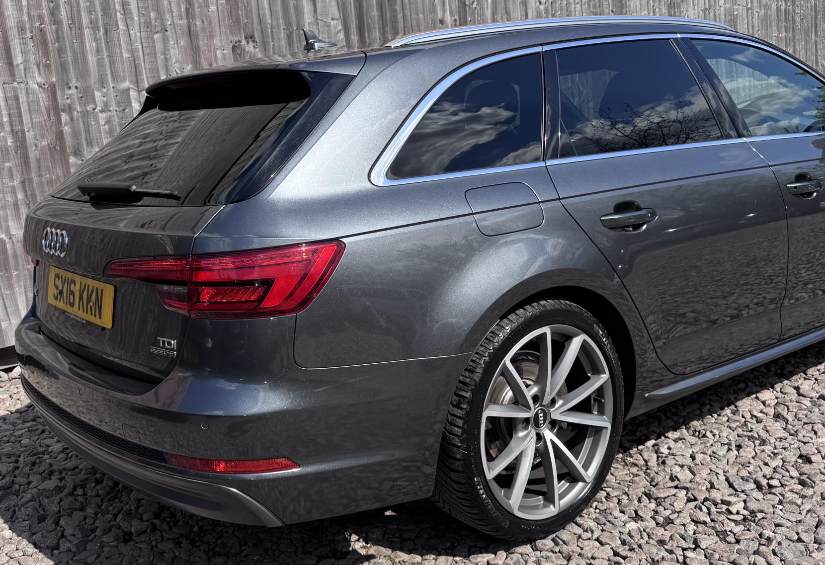 Audi A4 Avant 2.0 TDI S line Estate 5dr Diesel S Tronic quattro Euro 6 (s/s) (190 ps)