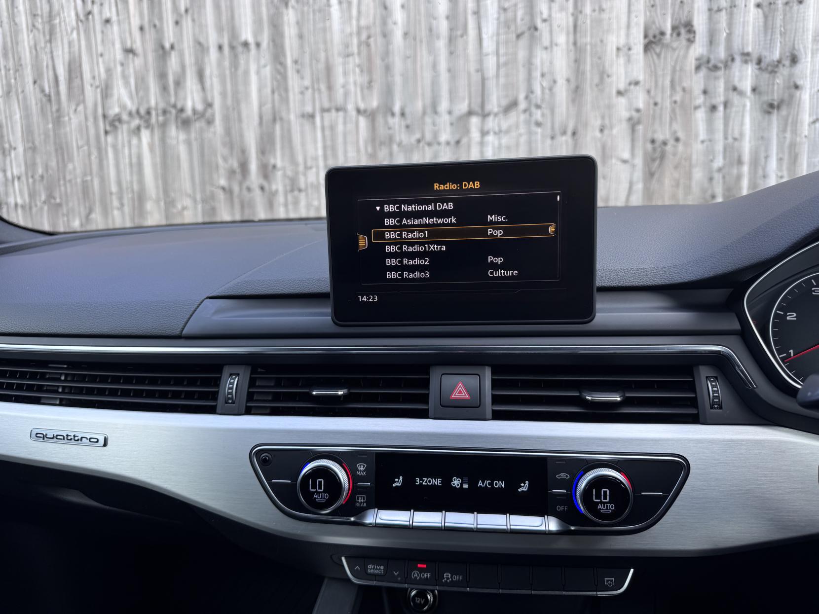 Audi A4 Avant 2.0 TDI S line Estate 5dr Diesel S Tronic quattro Euro 6 (s/s) (190 ps)