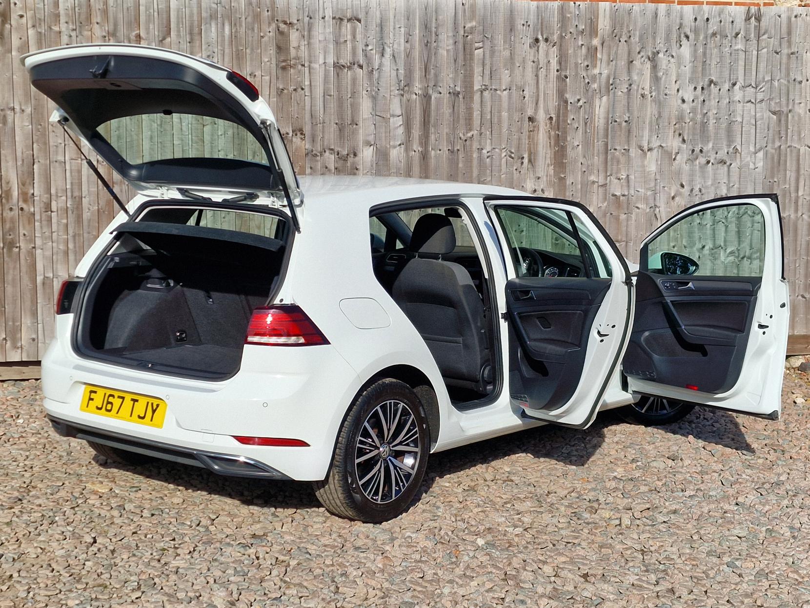 Volkswagen Golf 1.4 TSI BlueMotion Tech SE Nav Hatchback 5dr Petrol Manual Euro 6 (s/s) (125 ps)