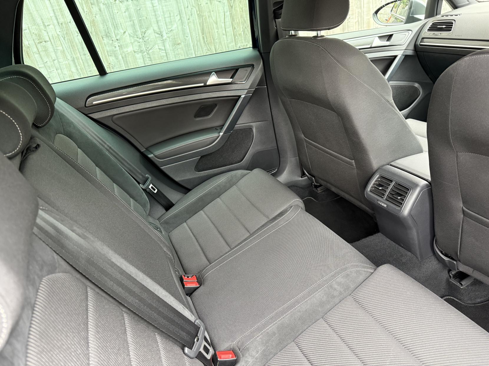 Volkswagen Golf 2.0 TSI R Hatchback 5dr Petrol DSG 4Motion Euro 6 (s/s) (300 ps)