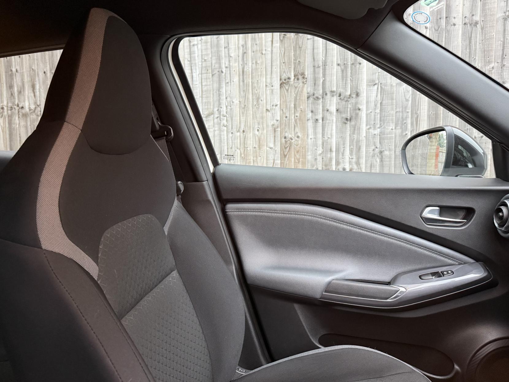 Nissan Juke 1.0 DIG-T N-Connecta SUV 5dr Petrol Manual Euro 6 (s/s) (114 ps)