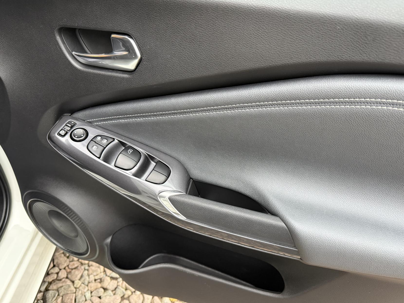 Nissan Juke 1.0 DIG-T N-Connecta SUV 5dr Petrol Manual Euro 6 (s/s) (114 ps)