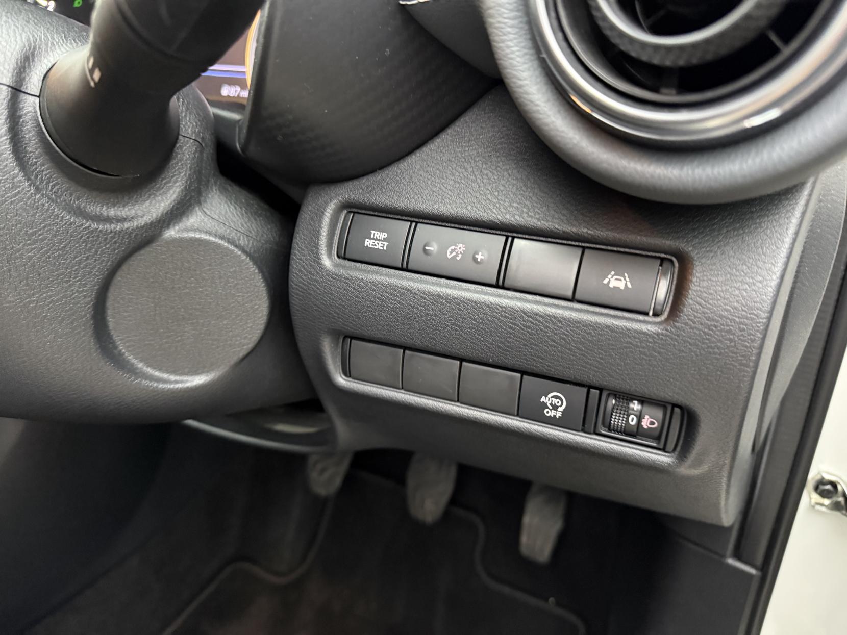 Nissan Juke 1.0 DIG-T N-Connecta SUV 5dr Petrol Manual Euro 6 (s/s) (114 ps)