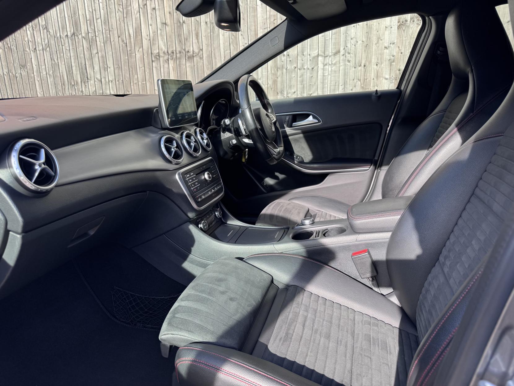 Mercedes-Benz GLA 2.1 GLA220d AMG Line (Premium) SUV 5dr Diesel 7G-DCT 4MATIC Euro 6 (s/s) (177 ps)