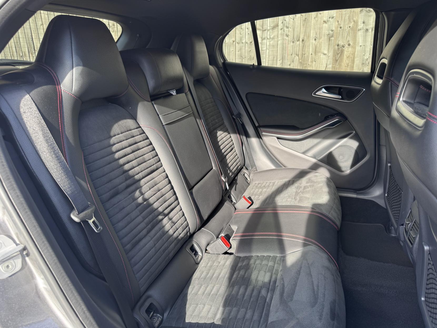 Mercedes-Benz GLA 2.1 GLA220d AMG Line (Premium) SUV 5dr Diesel 7G-DCT 4MATIC Euro 6 (s/s) (177 ps)