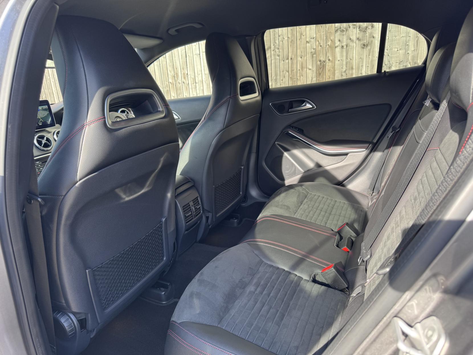 Mercedes-Benz GLA 2.1 GLA220d AMG Line (Premium) SUV 5dr Diesel 7G-DCT 4MATIC Euro 6 (s/s) (177 ps)