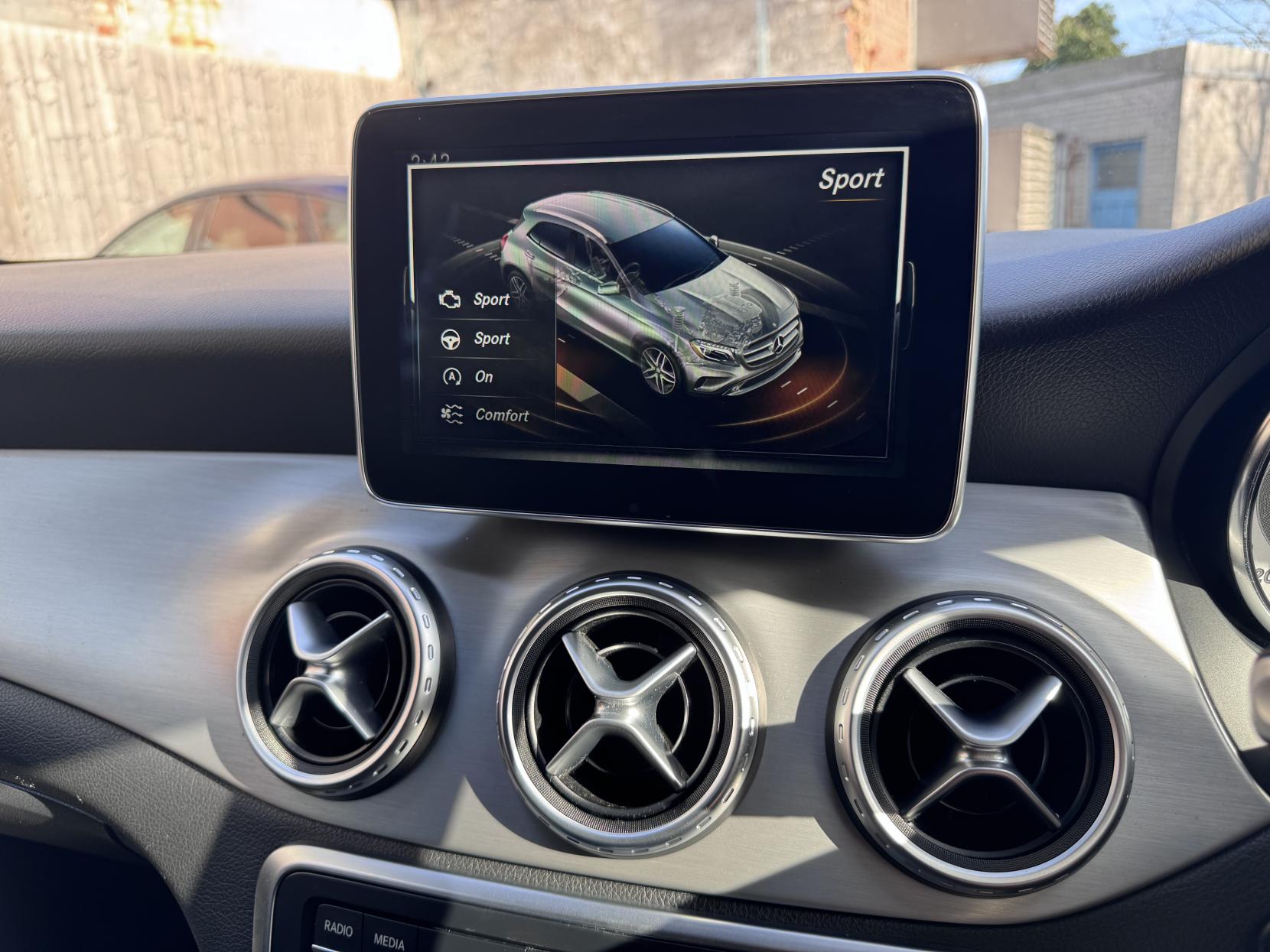 Mercedes-Benz GLA 2.1 GLA220d AMG Line (Premium) SUV 5dr Diesel 7G-DCT 4MATIC Euro 6 (s/s) (177 ps)