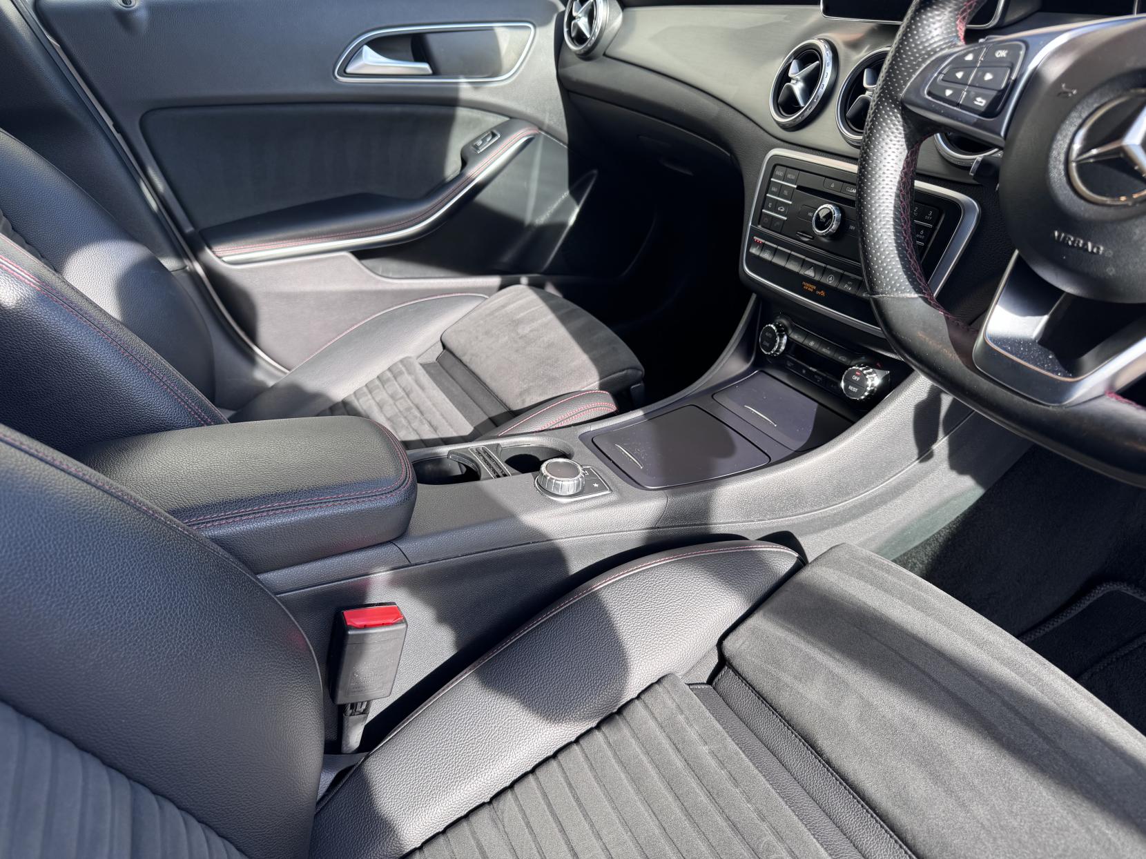 Mercedes-Benz GLA 2.1 GLA220d AMG Line (Premium) SUV 5dr Diesel 7G-DCT 4MATIC Euro 6 (s/s) (177 ps)