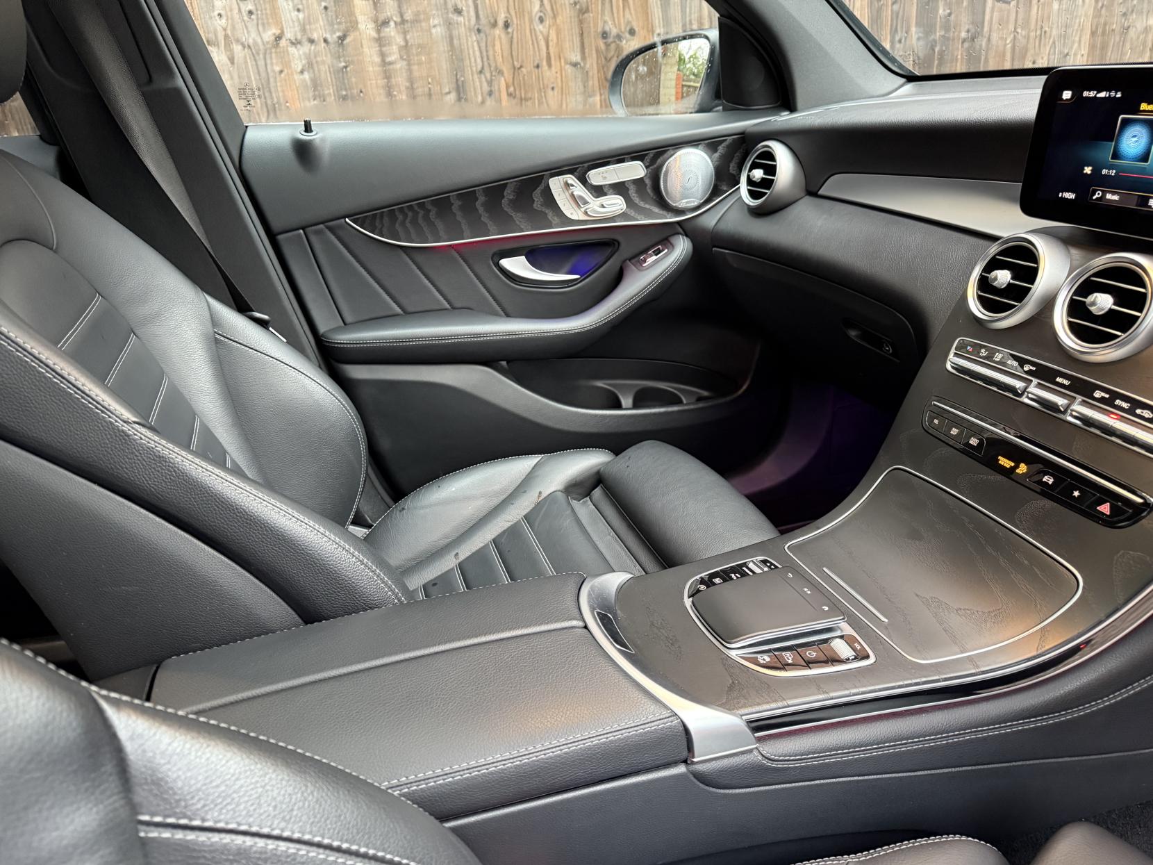 Mercedes-Benz GLC 2.0 GLC300d AMG Line (Premium Plus) SUV 5dr Diesel G-Tronic+ 4MATIC Euro 6 (s/s) (245 ps)