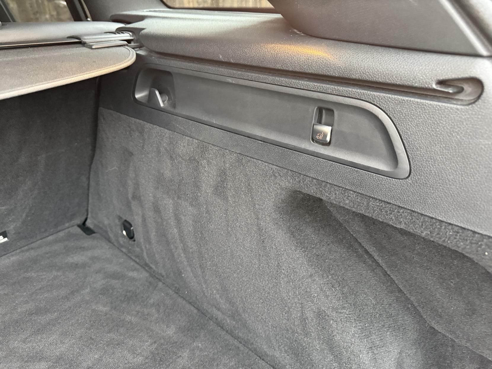 Mercedes-Benz GLC 2.0 GLC300d AMG Line (Premium Plus) SUV 5dr Diesel G-Tronic+ 4MATIC Euro 6 (s/s) (245 ps)