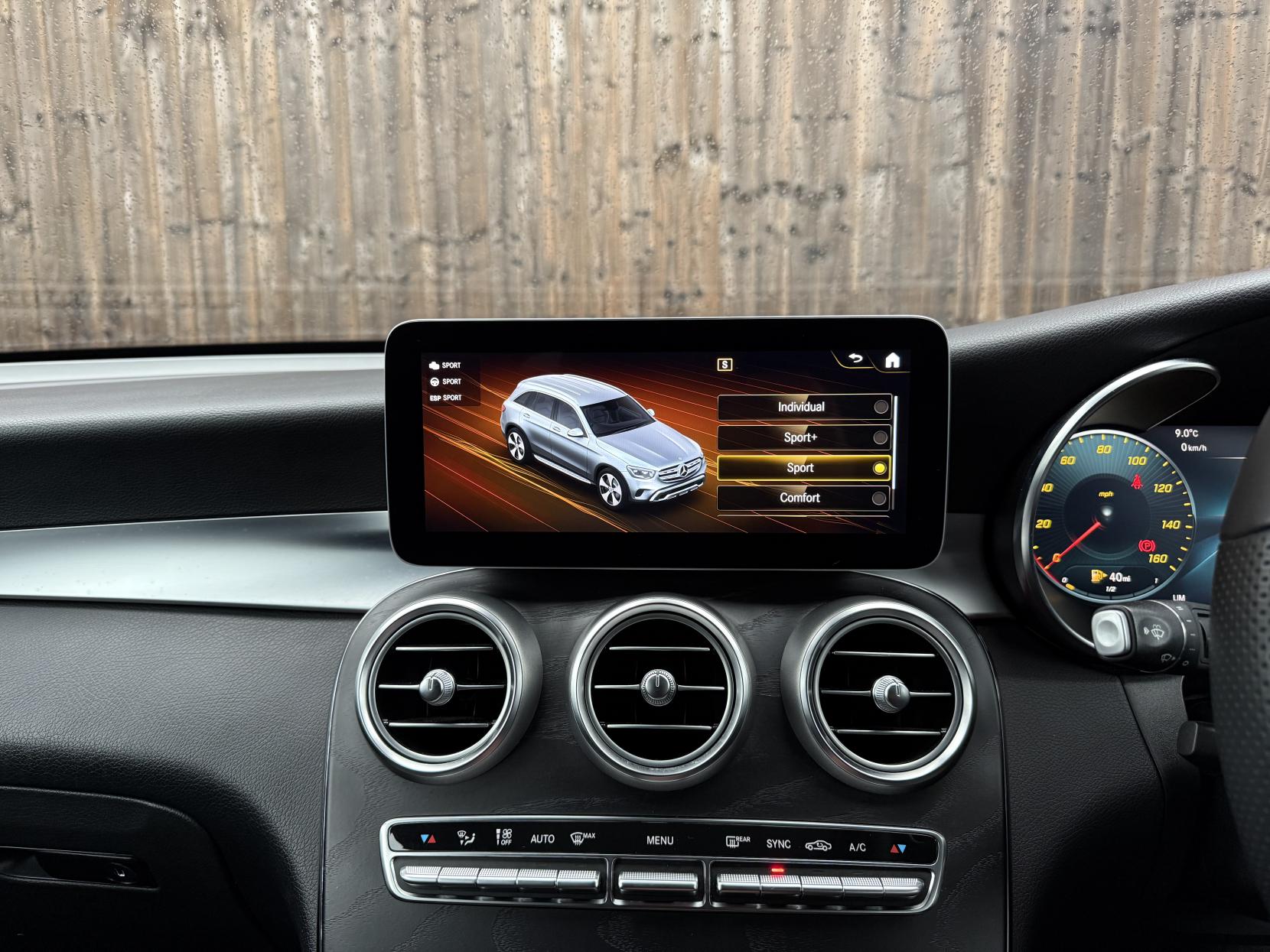 Mercedes-Benz GLC 2.0 GLC300d AMG Line (Premium Plus) SUV 5dr Diesel G-Tronic+ 4MATIC Euro 6 (s/s) (245 ps)