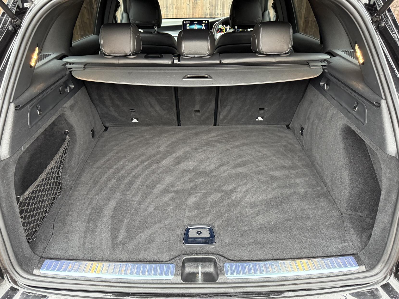 Mercedes-Benz GLC 2.0 GLC300d AMG Line (Premium Plus) SUV 5dr Diesel G-Tronic+ 4MATIC Euro 6 (s/s) (245 ps)