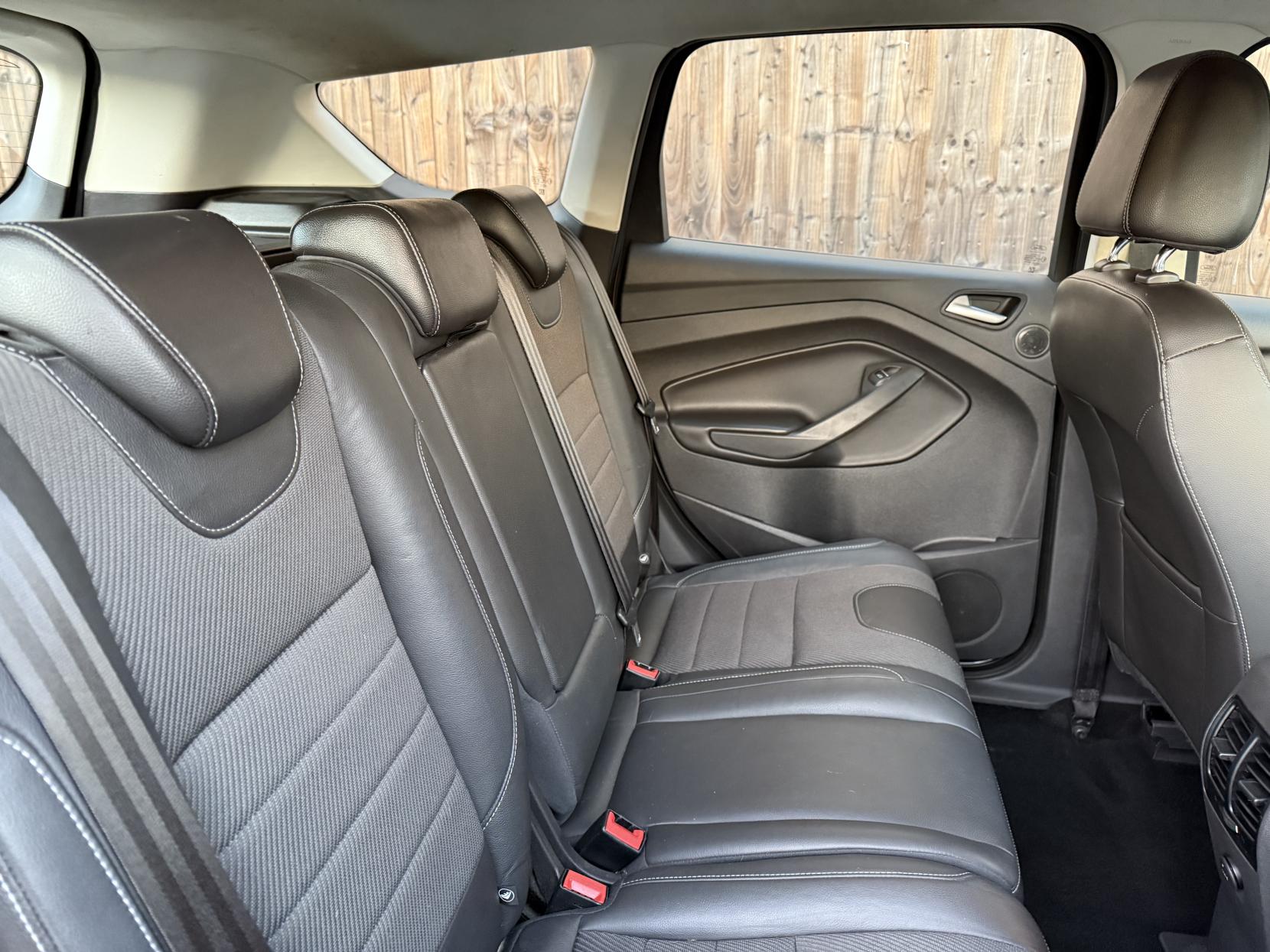 Ford Kuga 2.0 TDCi Titanium SUV 5dr Diesel Manual 2WD Euro 5 (140 ps)