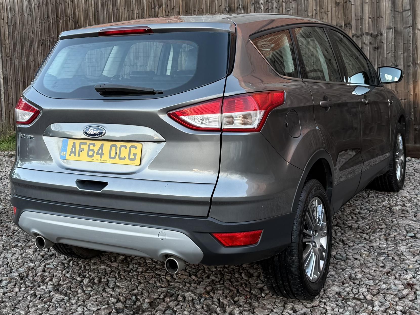 Ford Kuga 2.0 TDCi Titanium SUV 5dr Diesel Manual 2WD Euro 5 (140 ps)