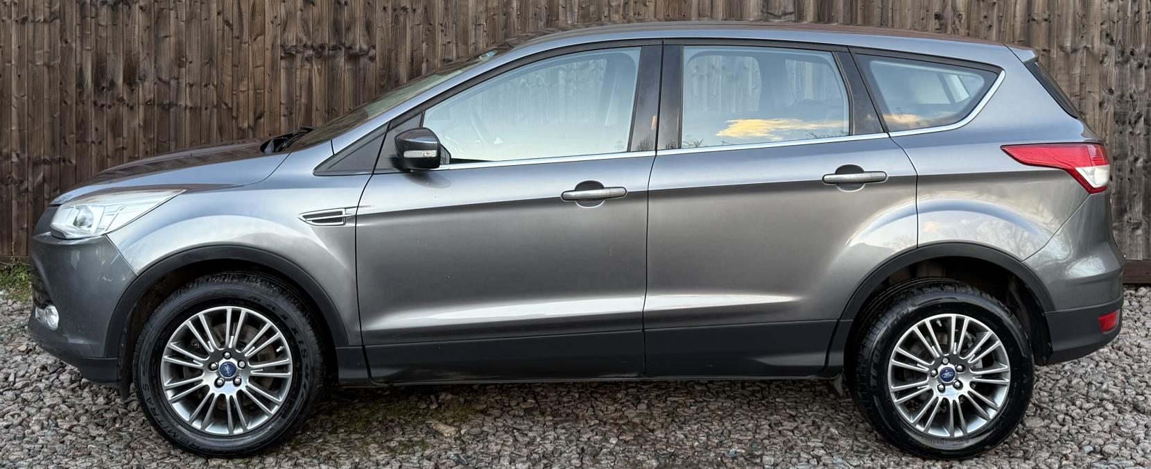 Ford Kuga 2.0 TDCi Titanium SUV 5dr Diesel Manual 2WD Euro 5 (140 ps)