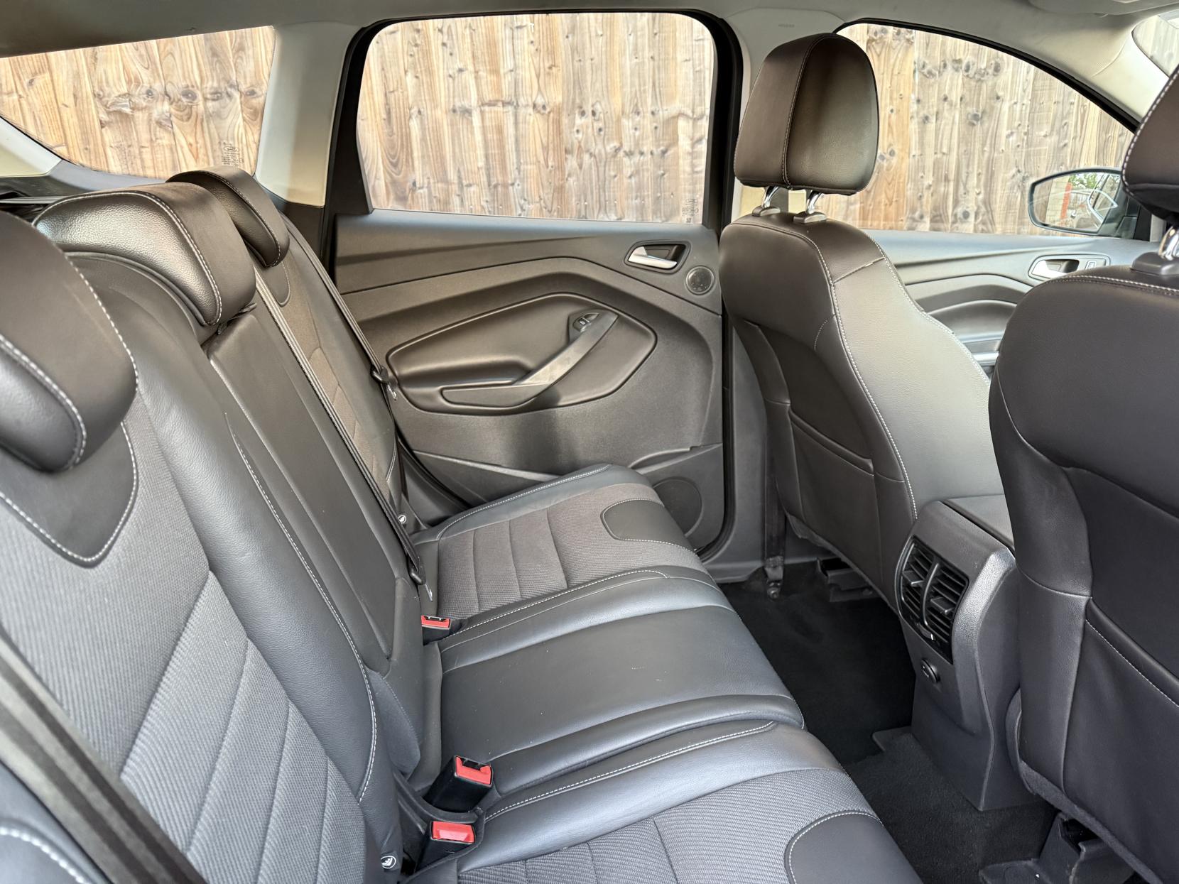 Ford Kuga 2.0 TDCi Titanium SUV 5dr Diesel Manual 2WD Euro 5 (140 ps)