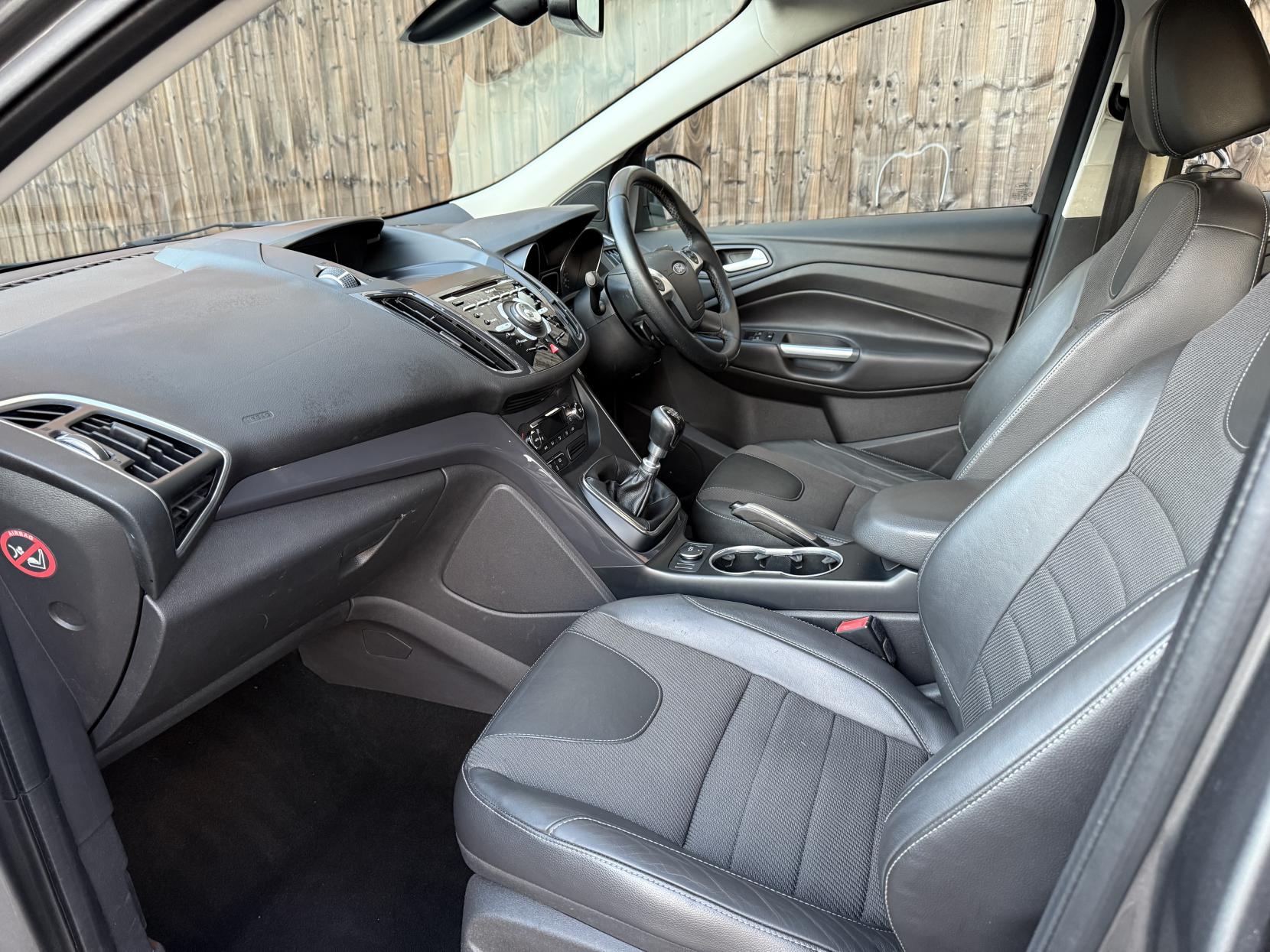 Ford Kuga 2.0 TDCi Titanium SUV 5dr Diesel Manual 2WD Euro 5 (140 ps)