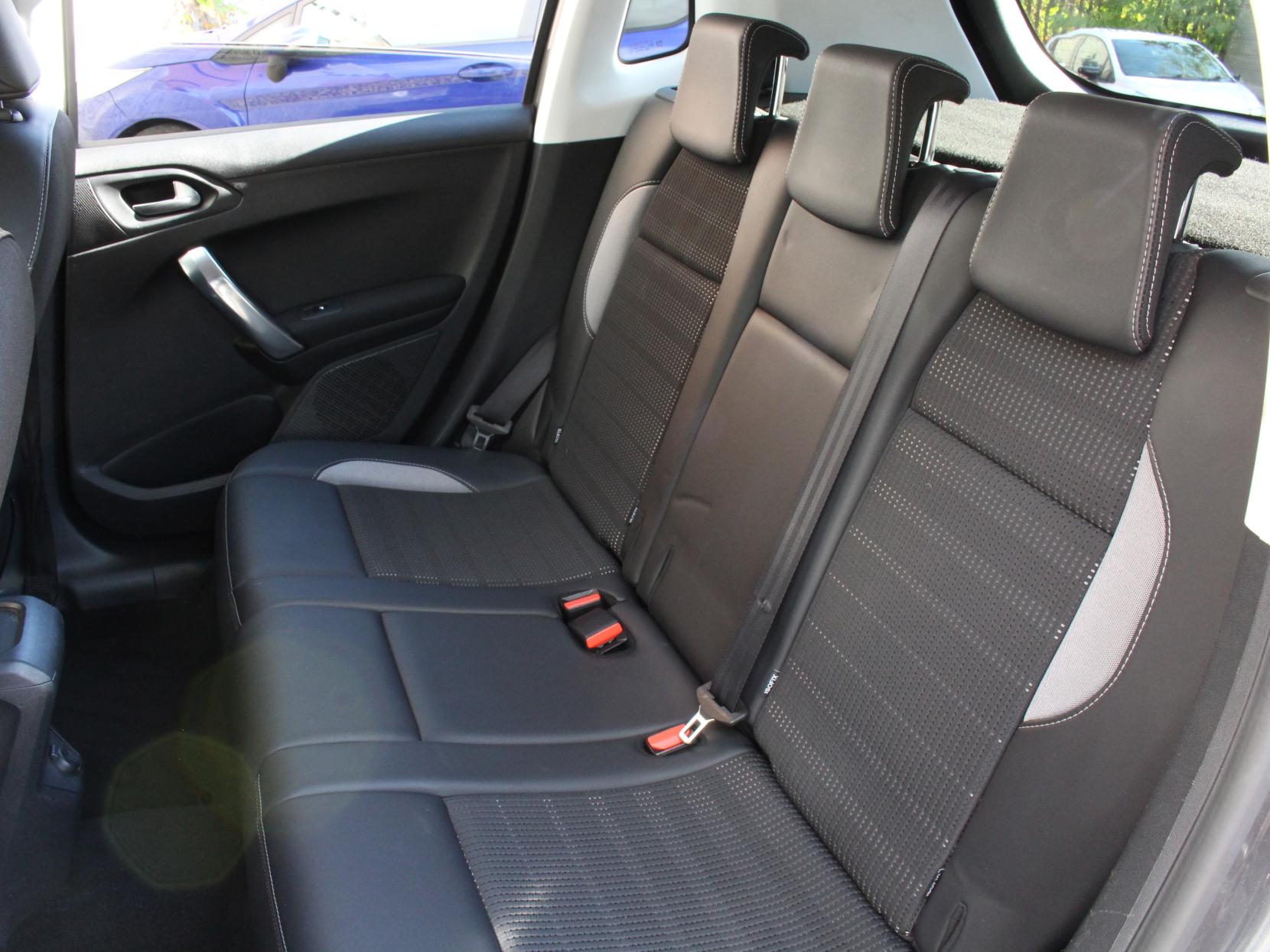 Peugeot 2008 1.6 BlueHDi Allure SUV 5dr Diesel Manual Euro 6 (s/s) (100 ps)