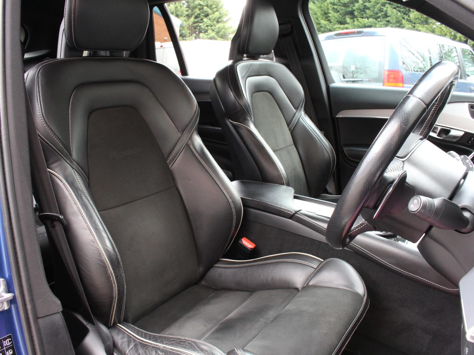 Volvo XC90 2.0 D5 R-Design SUV 5dr Diesel Geartronic 4WD Euro 6 (s/s) (225 ps)