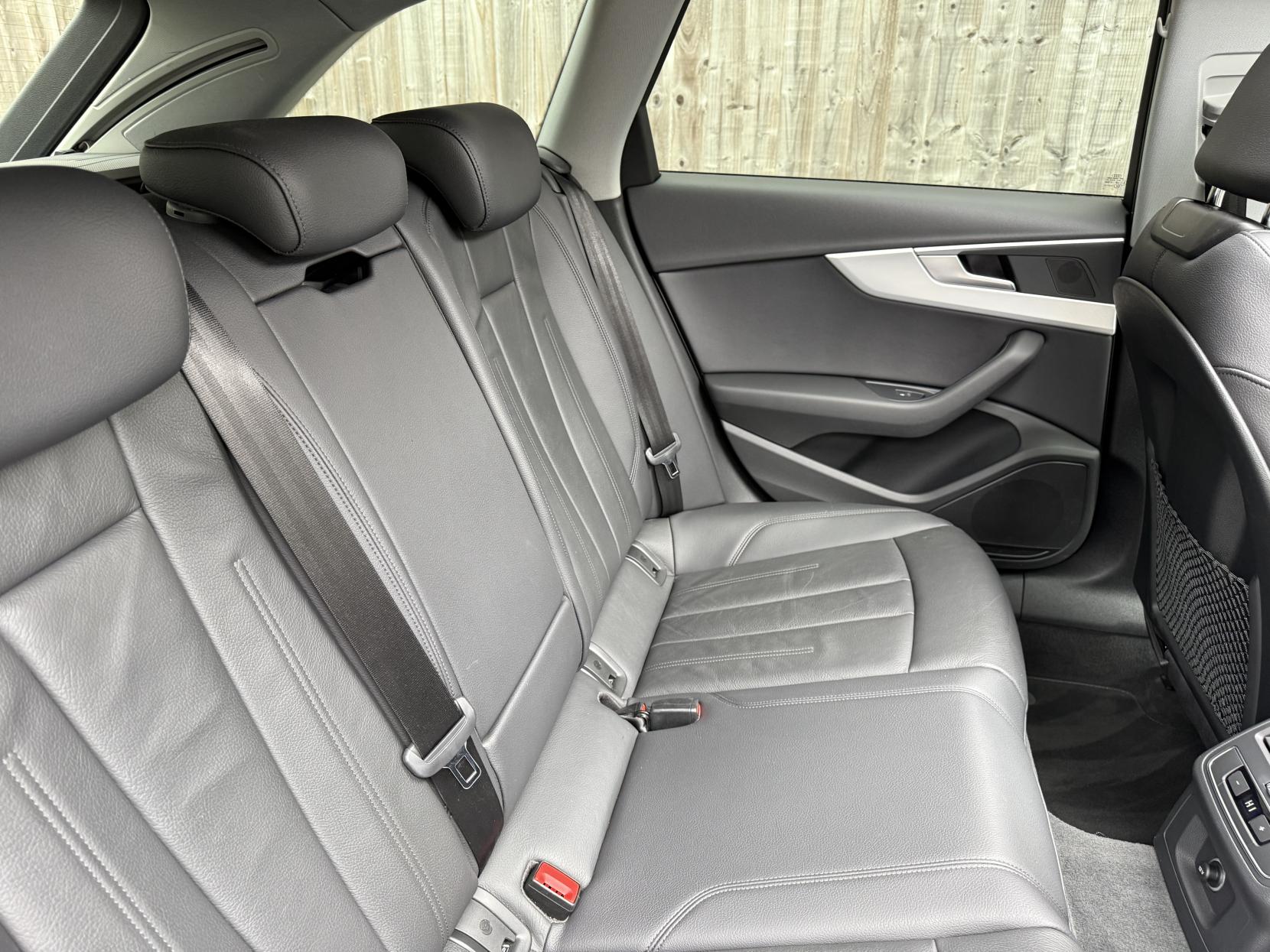 Audi A4 Allroad 3.0 TDI V6 Sport Estate 5dr Diesel Tiptronic quattro Euro 6 (s/s) (272 ps)