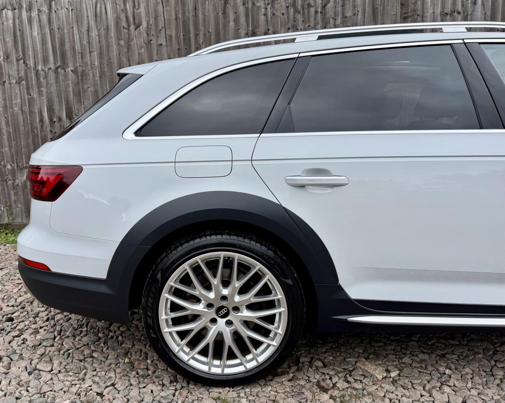 Audi A4 Allroad 3.0 TDI V6 Sport Estate 5dr Diesel Tiptronic quattro Euro 6 (s/s) (272 ps)