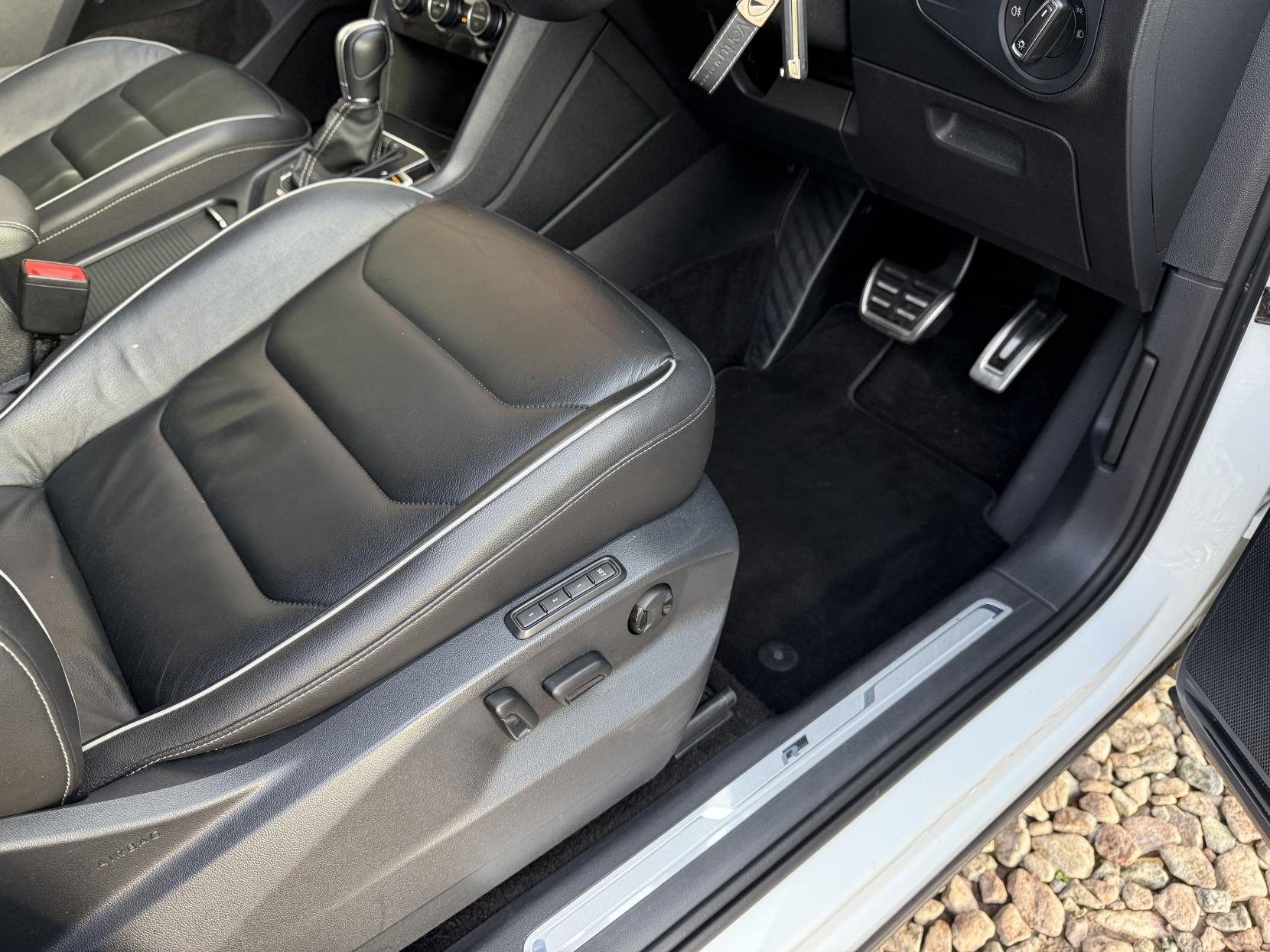 Volkswagen Tiguan 2.0 TDI R-Line SUV 5dr Diesel DSG 4Motion Euro 6 (s/s) (190 ps)