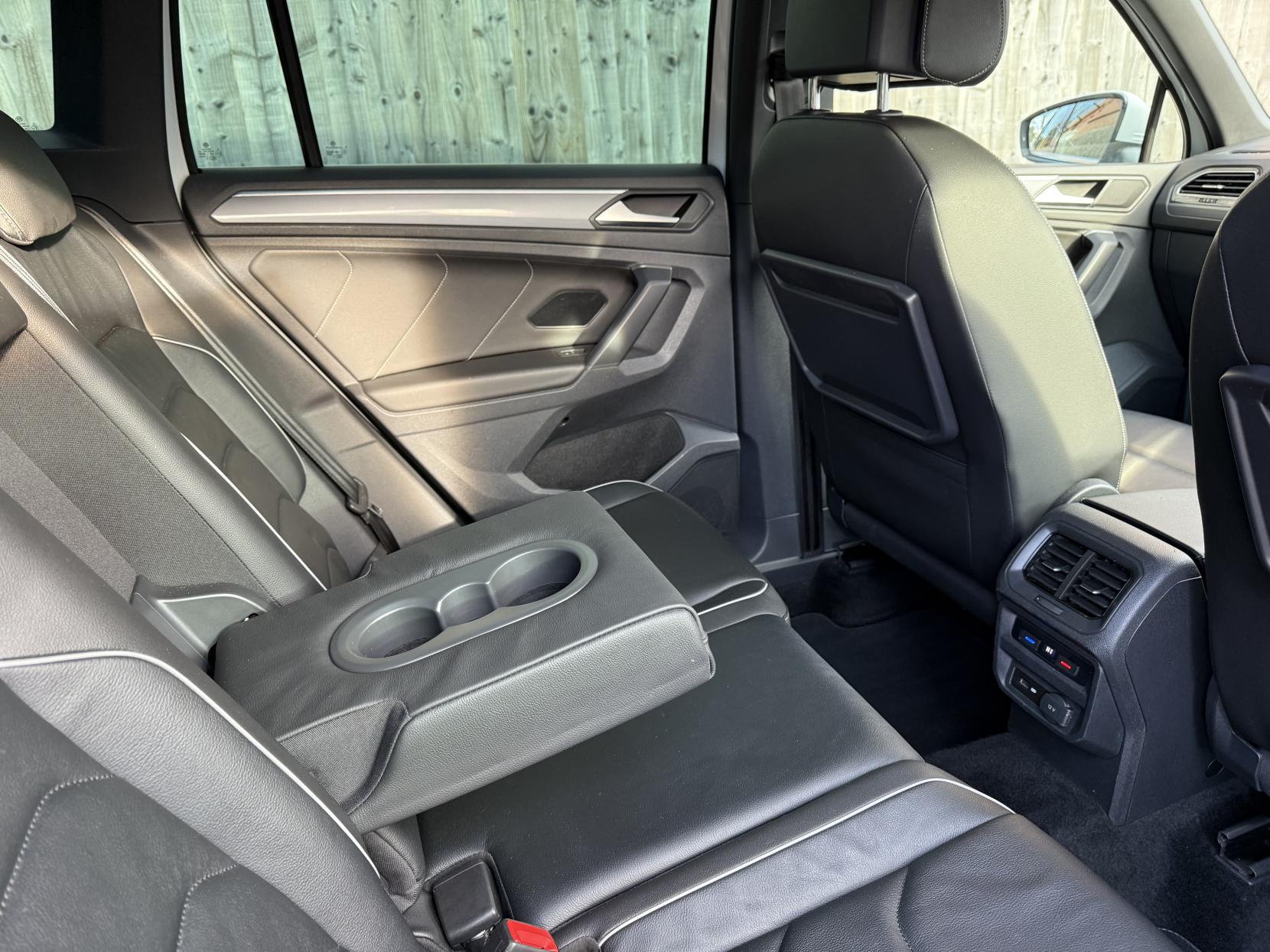 Volkswagen Tiguan 2.0 TDI R-Line SUV 5dr Diesel DSG 4Motion Euro 6 (s/s) (190 ps)