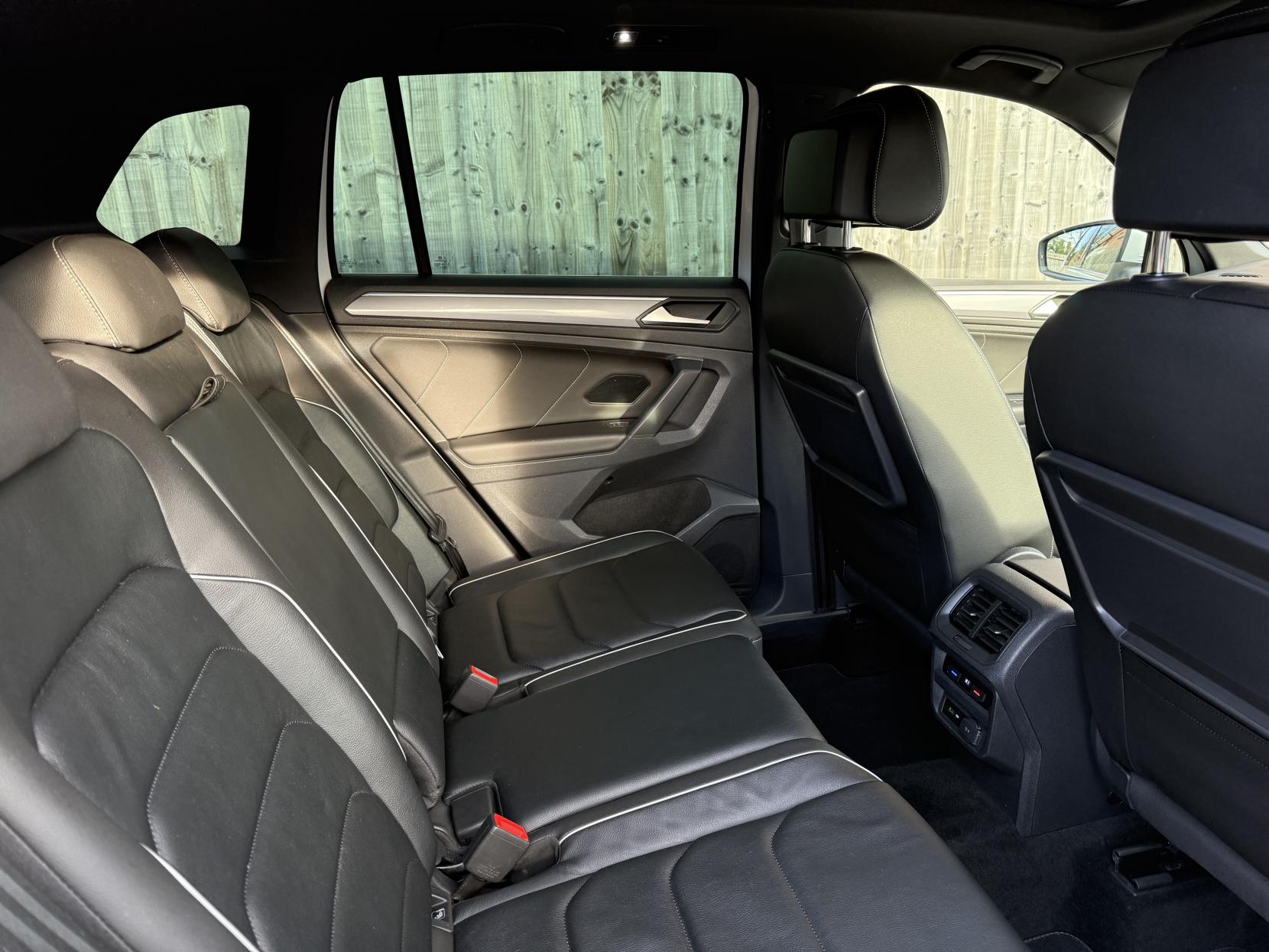 Volkswagen Tiguan 2.0 TDI R-Line SUV 5dr Diesel DSG 4Motion Euro 6 (s/s) (190 ps)