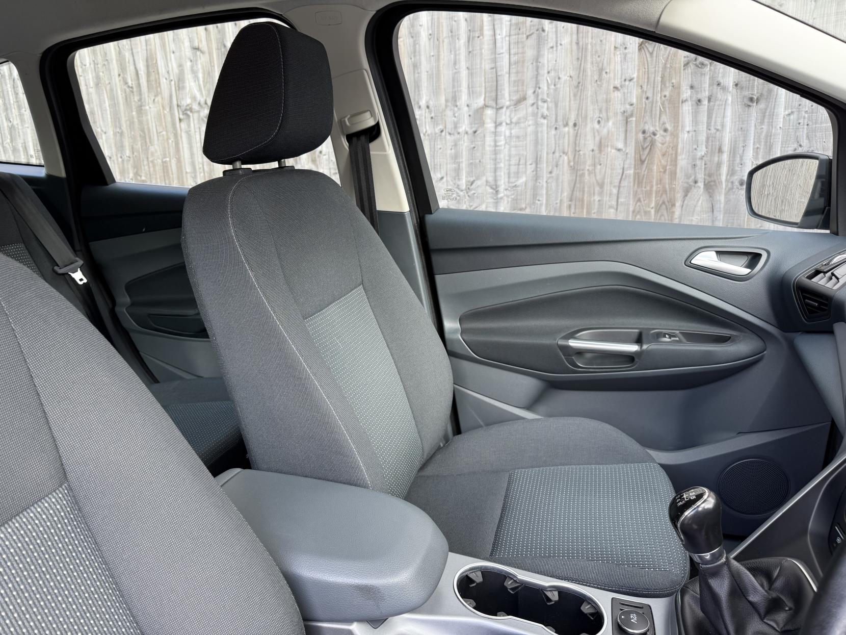 Ford C-Max 1.6 Zetec MPV 5dr Petrol Manual Euro 5 (105 ps)