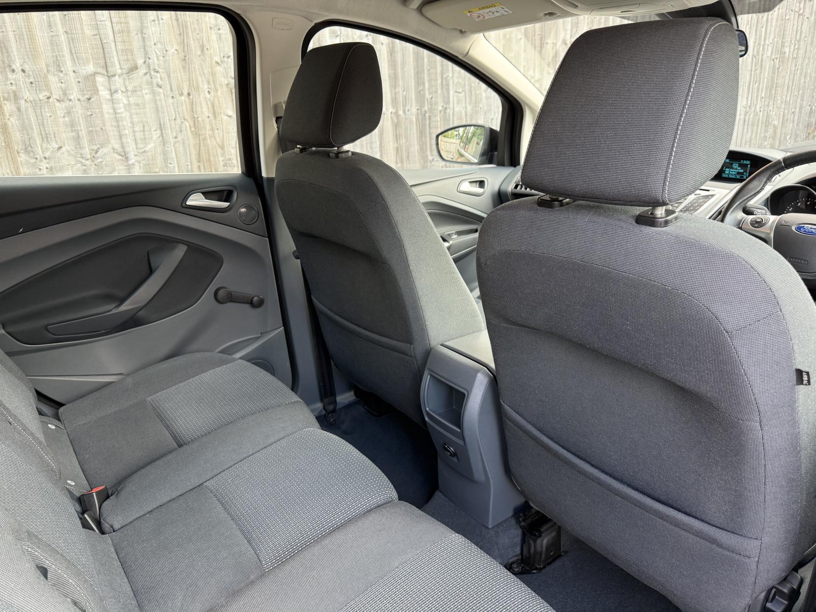 Ford C-Max 1.6 Zetec MPV 5dr Petrol Manual Euro 5 (105 ps)