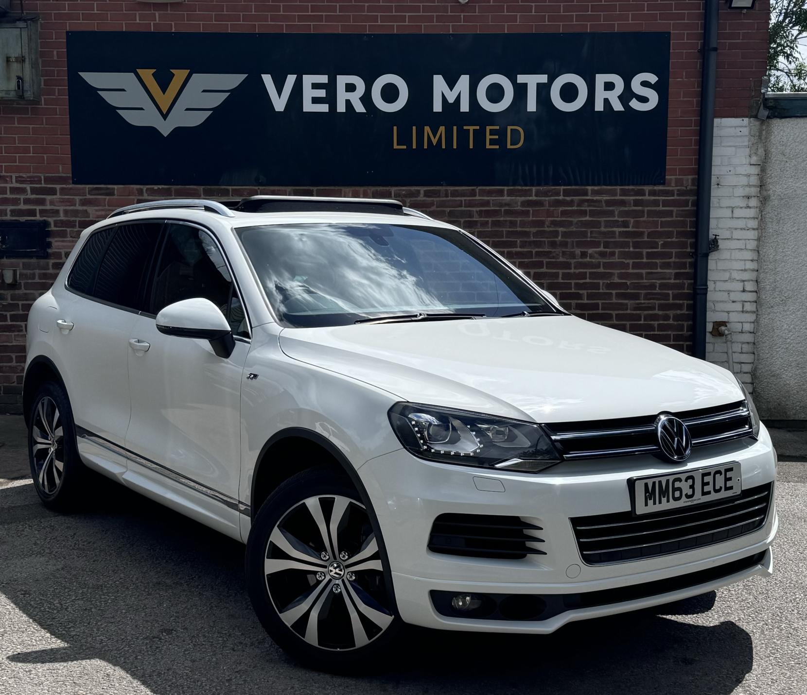 Volkswagen Touareg 3.0 TDI V6 BlueMotion Tech R-Line SUV 5dr Diesel Tiptronic 4WD Euro 5 (s/s) (245 ps)