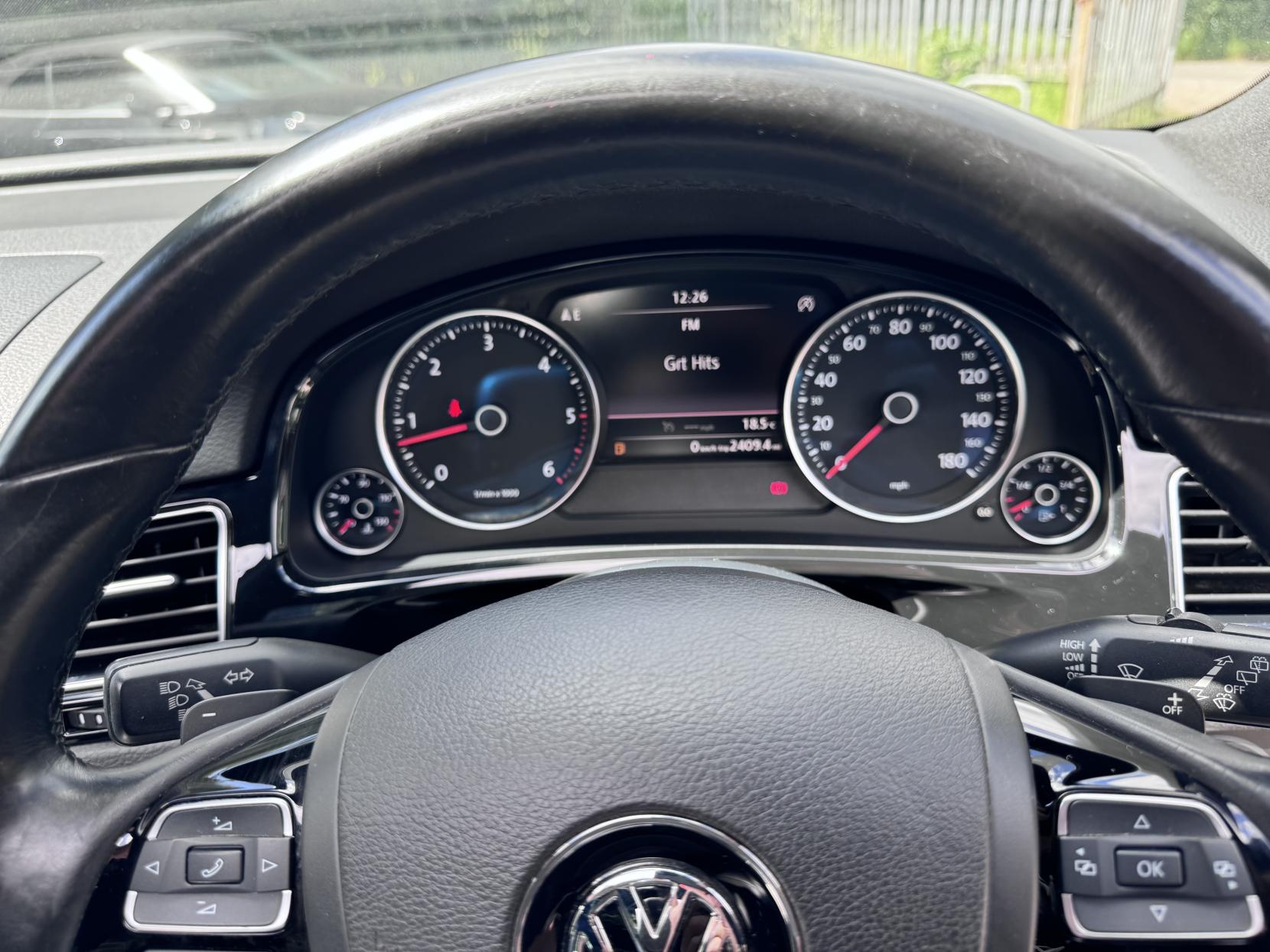 Volkswagen Touareg 3.0 TDI V6 BlueMotion Tech R-Line SUV 5dr Diesel Tiptronic 4WD Euro 5 (s/s) (245 ps)
